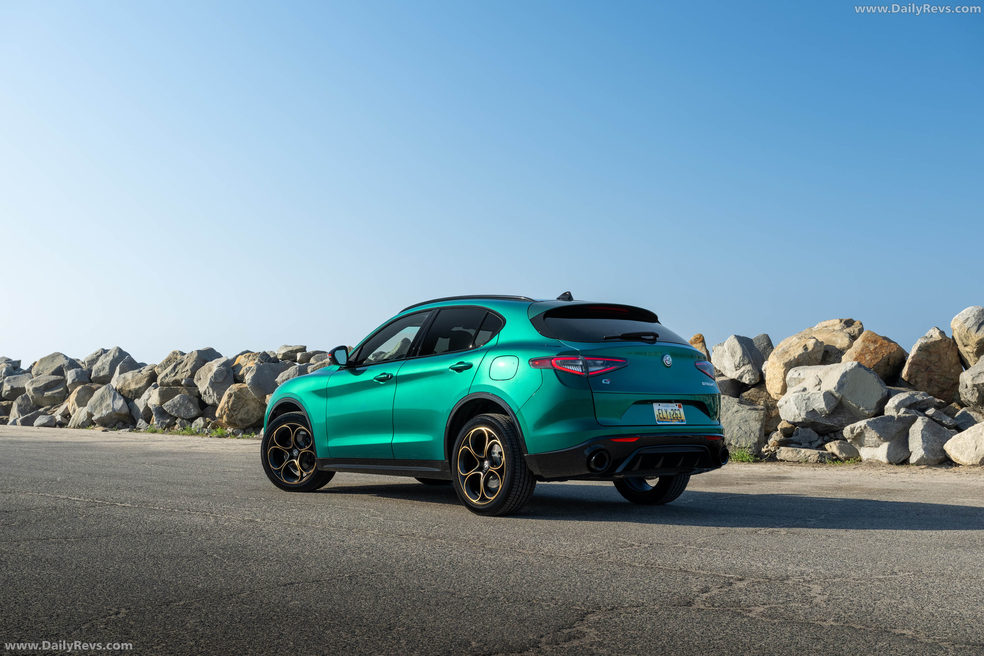 2025 Alfa Romeo Stelvio Intensa US Version Rear View