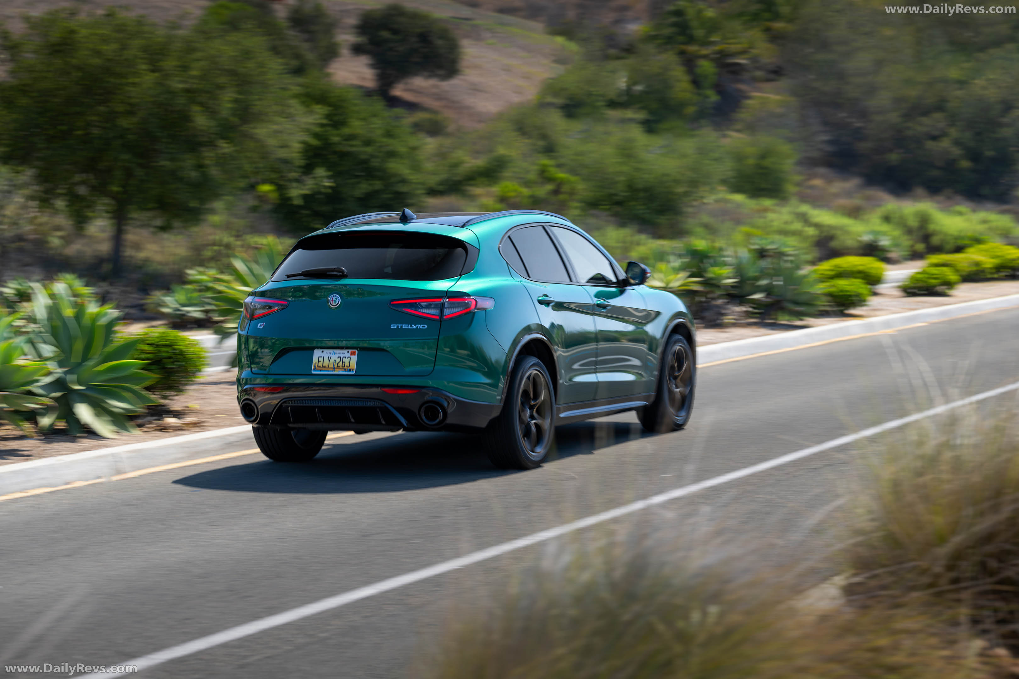 2025 Alfa Romeo Stelvio Intensa US Version Rear View