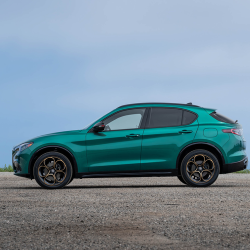 2025 Alfa Romeo Stelvio Intensa US Version Side View