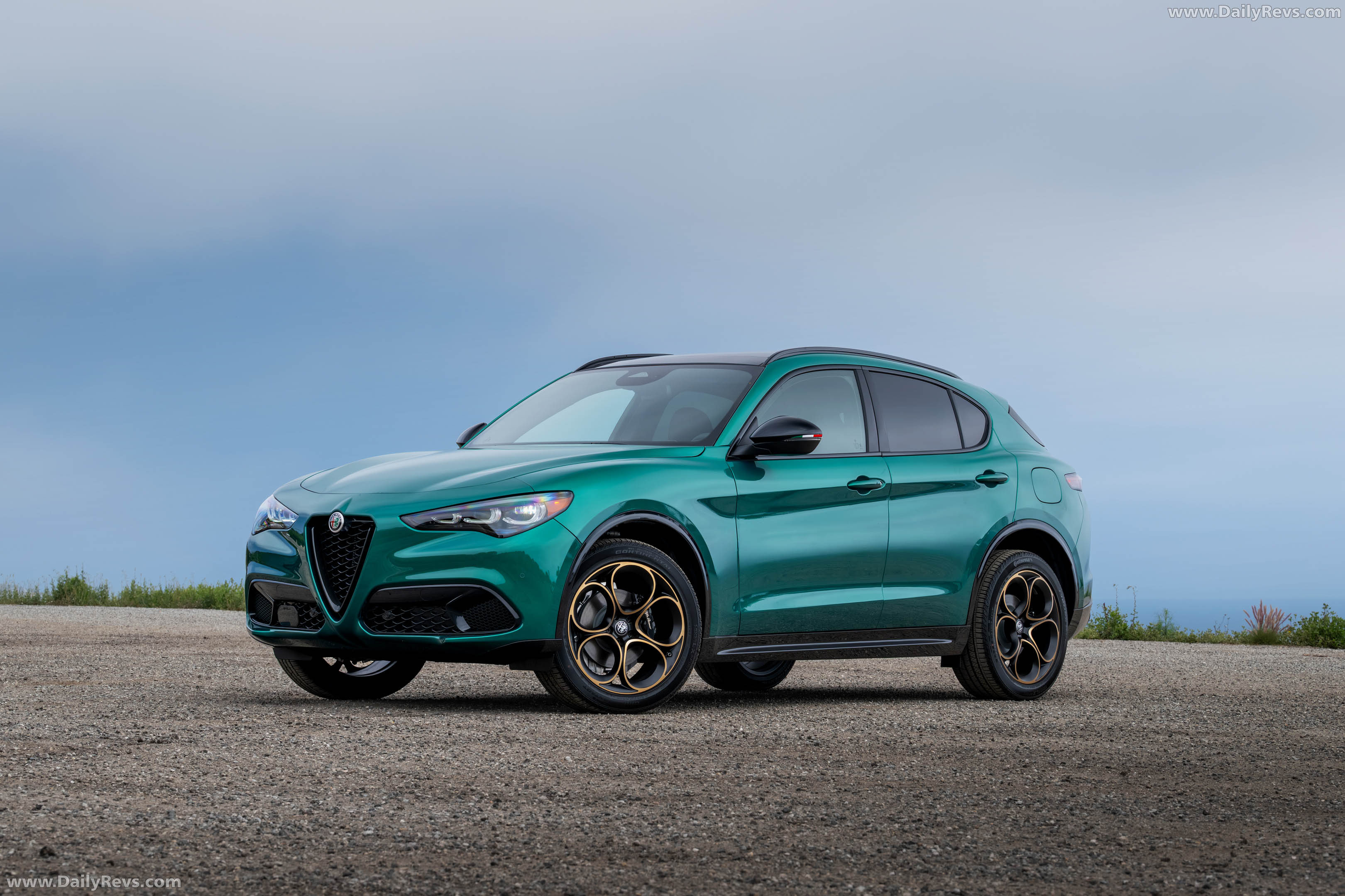 2025 Alfa Romeo Stelvio Intensa US Version Side View
