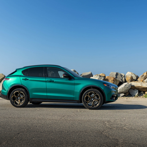2025 Alfa Romeo Stelvio Intensa US Version Side View