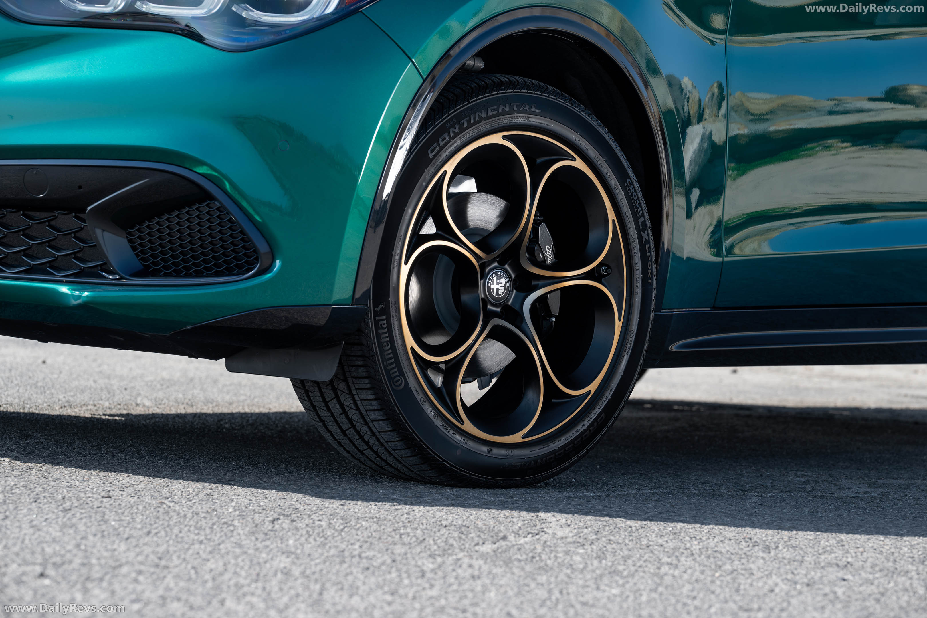2025 Alfa Romeo Stelvio Intensa US Version Exterior