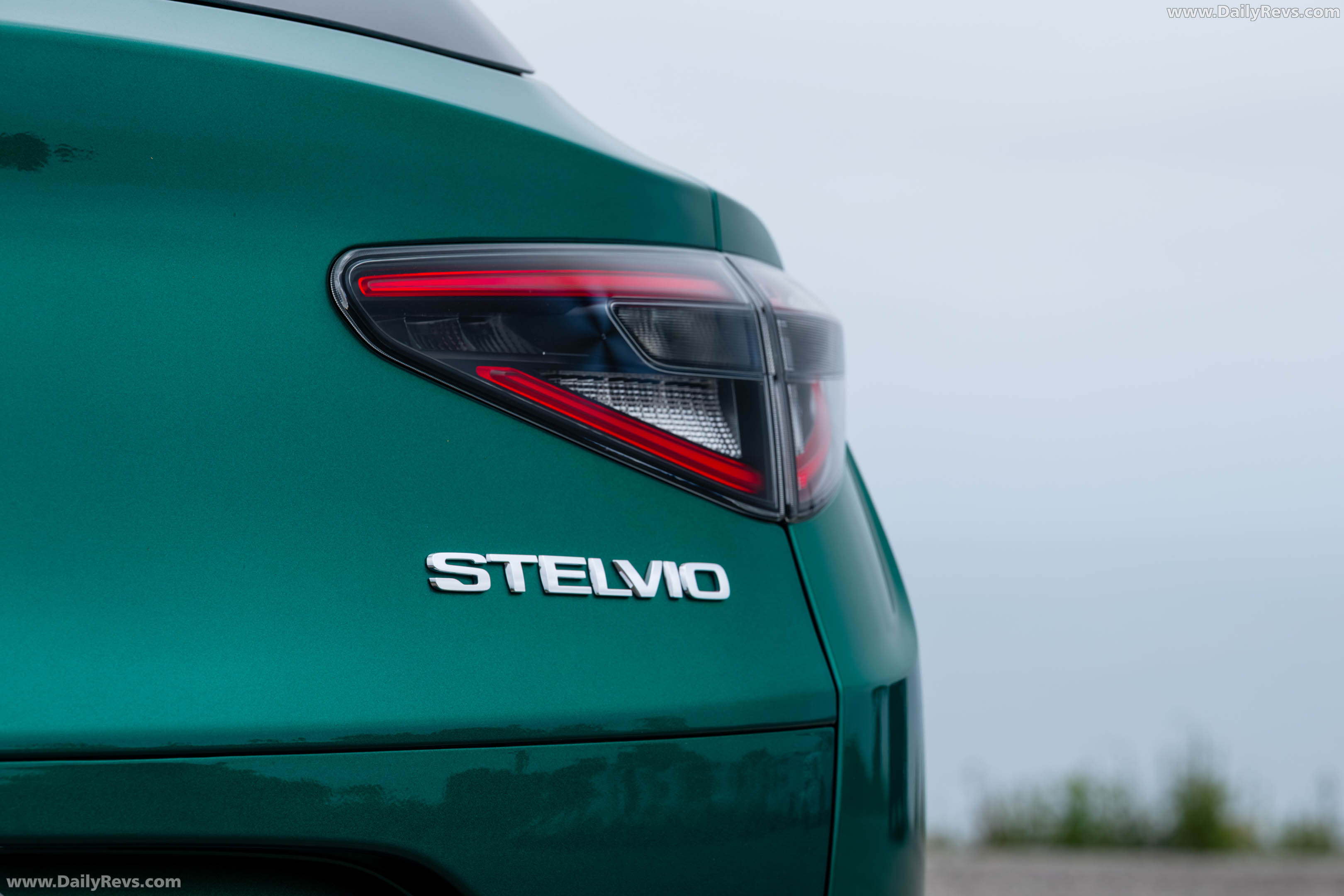 2025 Alfa Romeo Stelvio Intensa US Version Exterior