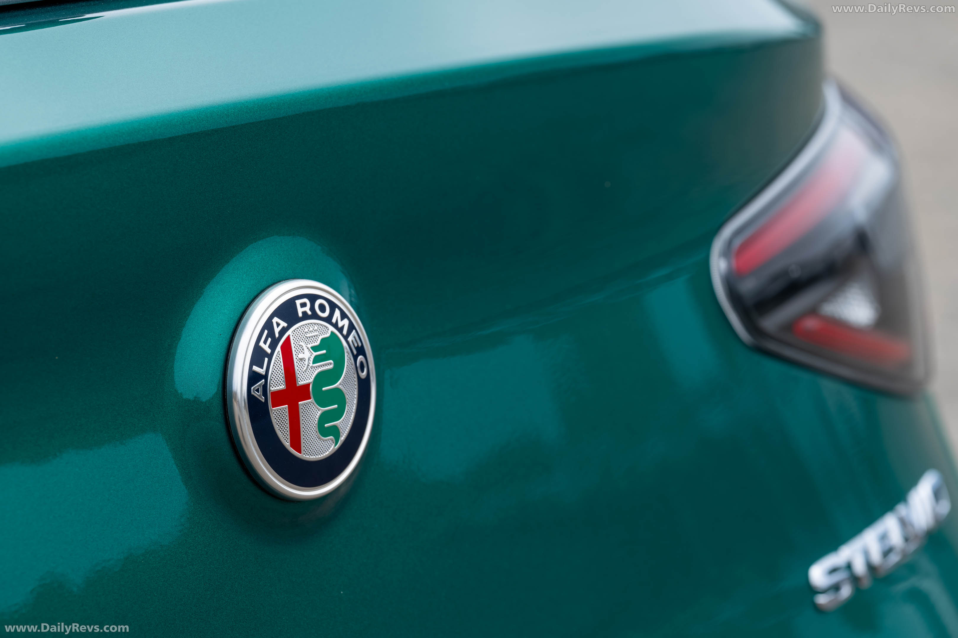 2025 Alfa Romeo Stelvio Intensa US Version Exterior