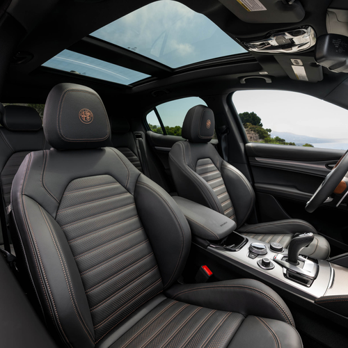 2025 Alfa Romeo Stelvio Intensa US Version Interior