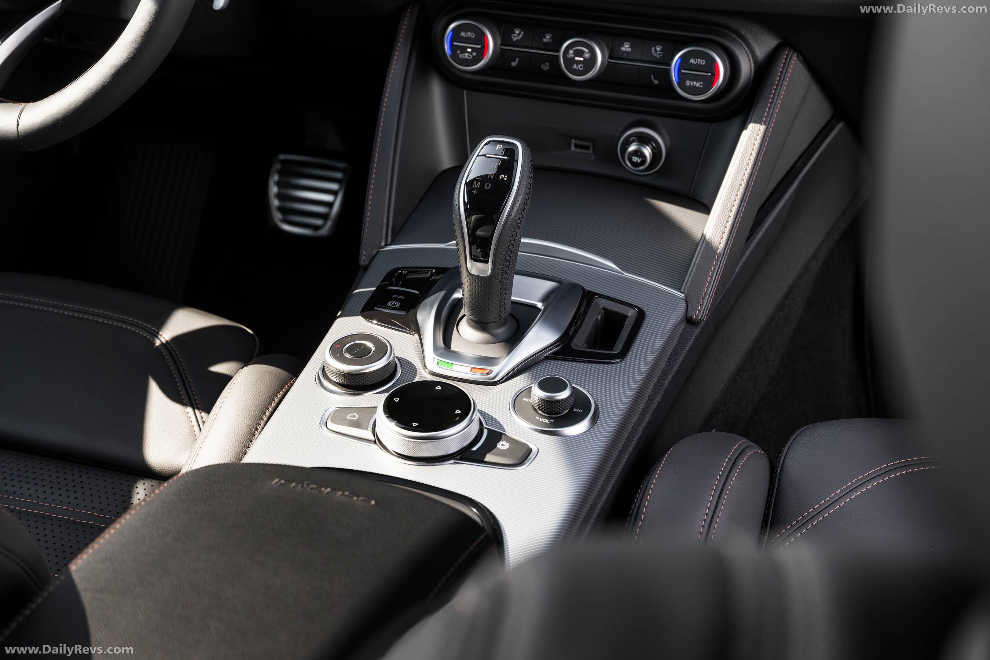 2025 Alfa Romeo Stelvio Intensa US Version Interior