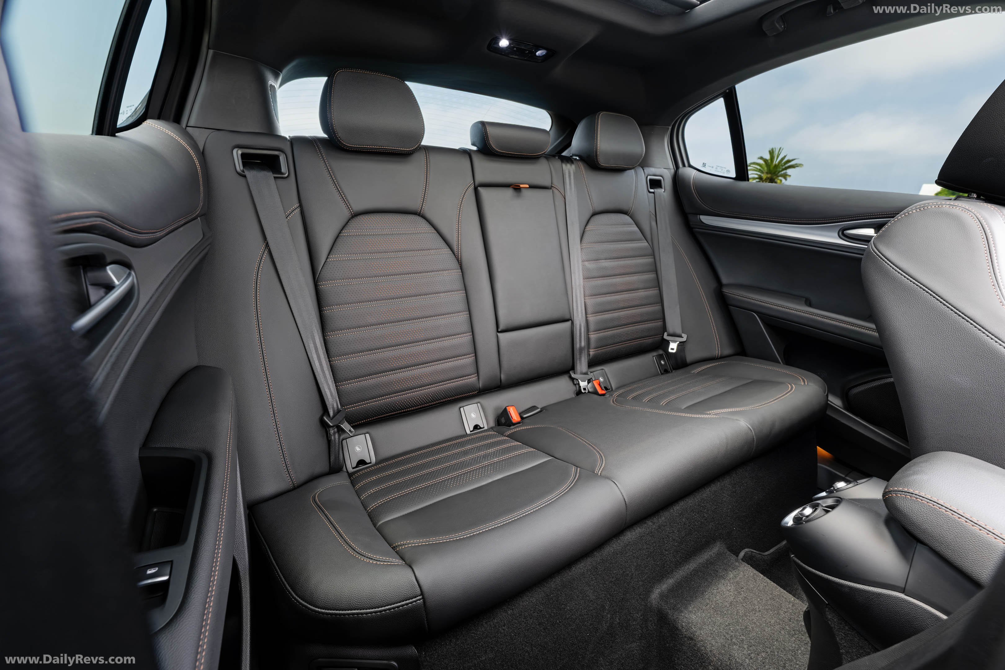 2025 Alfa Romeo Stelvio Intensa US Version Interior