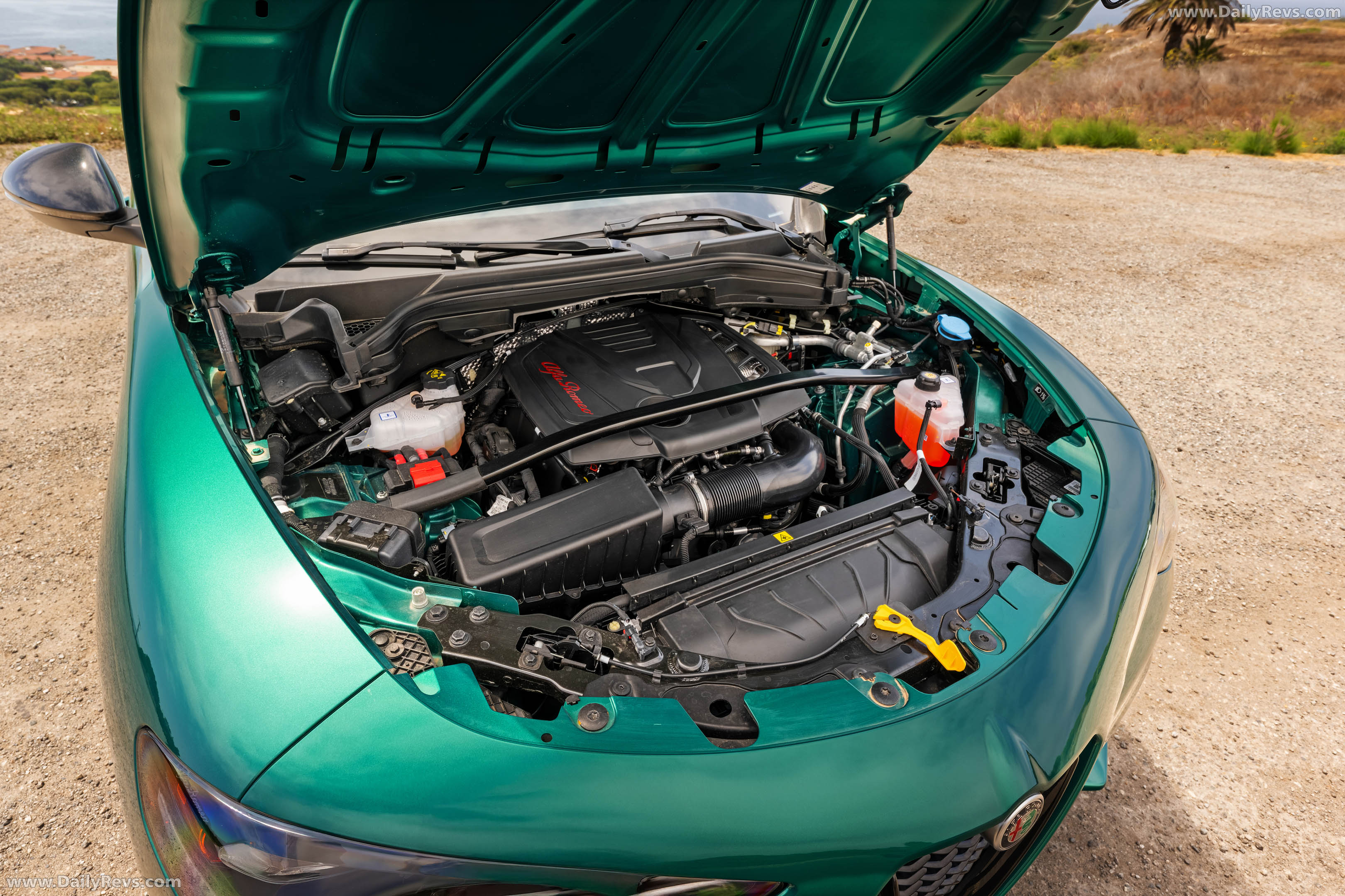 2025 Alfa Romeo Stelvio Intensa US Version Engine
