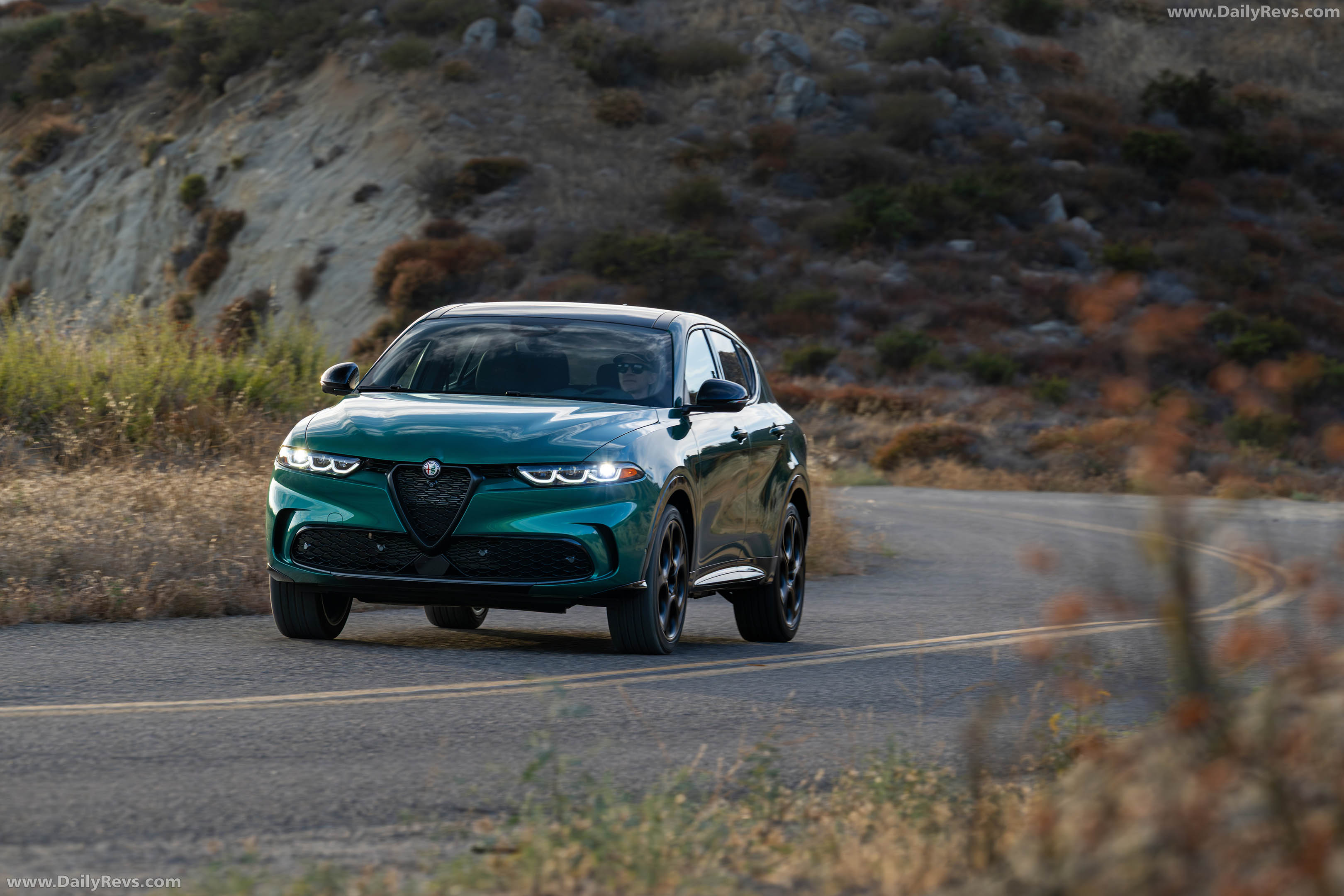 2025 Alfa Romeo Tonale Intensa US Version Front View
