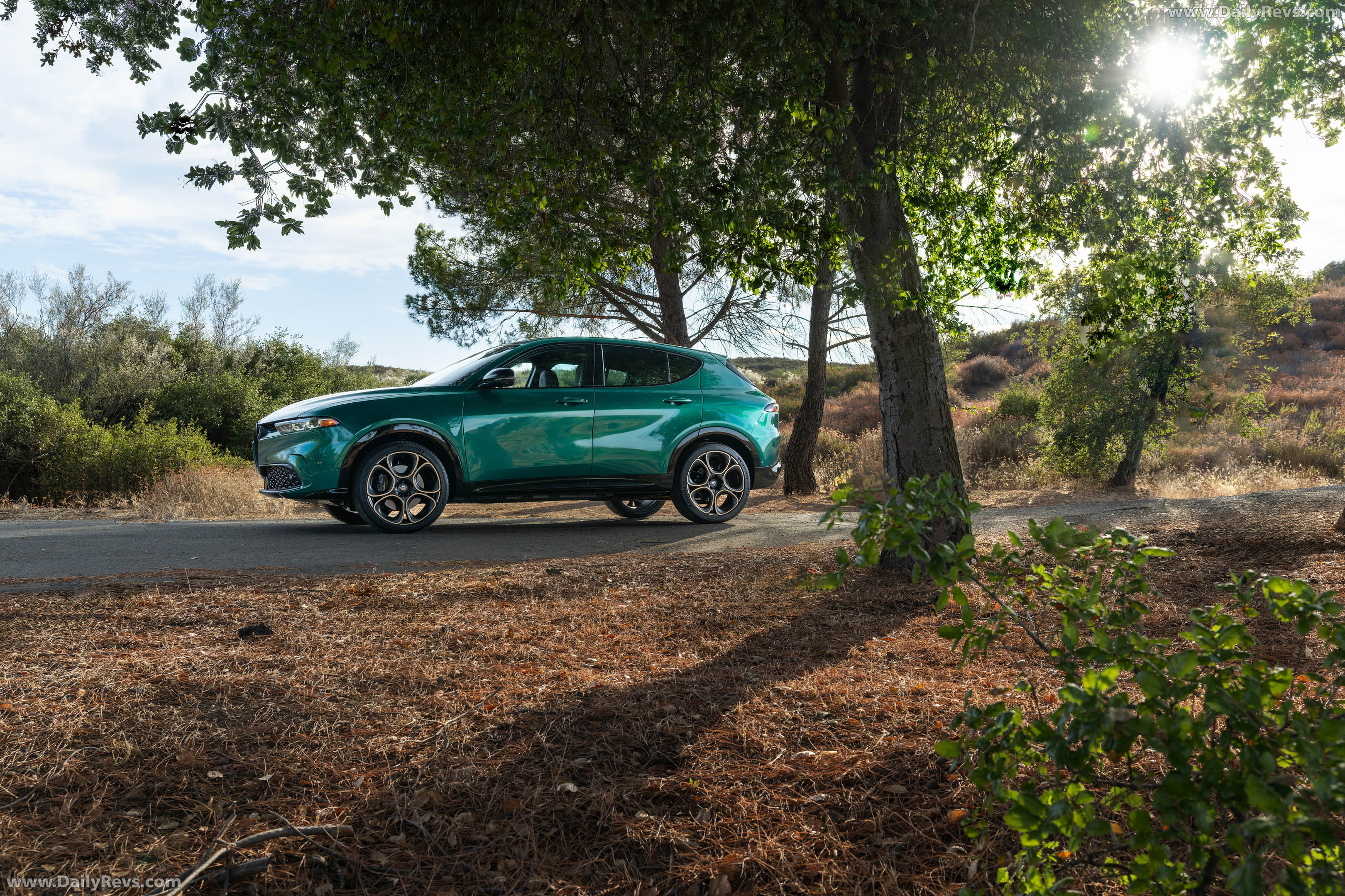 2025 Alfa Romeo Tonale Intensa US Version Side View
