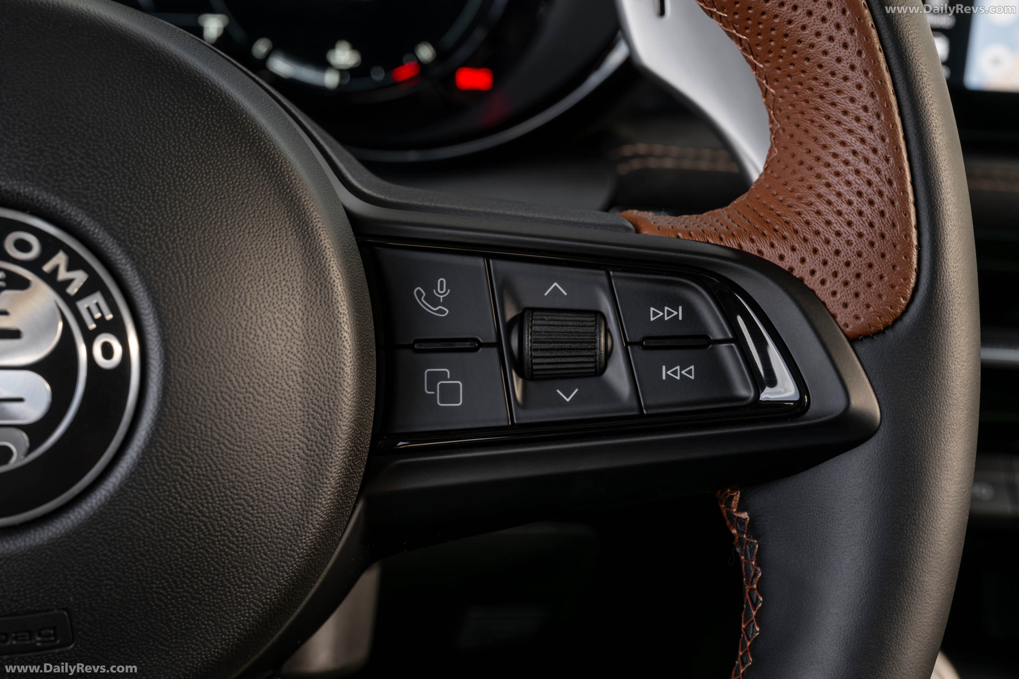 2025 Alfa Romeo Tonale Intensa US Version Interior