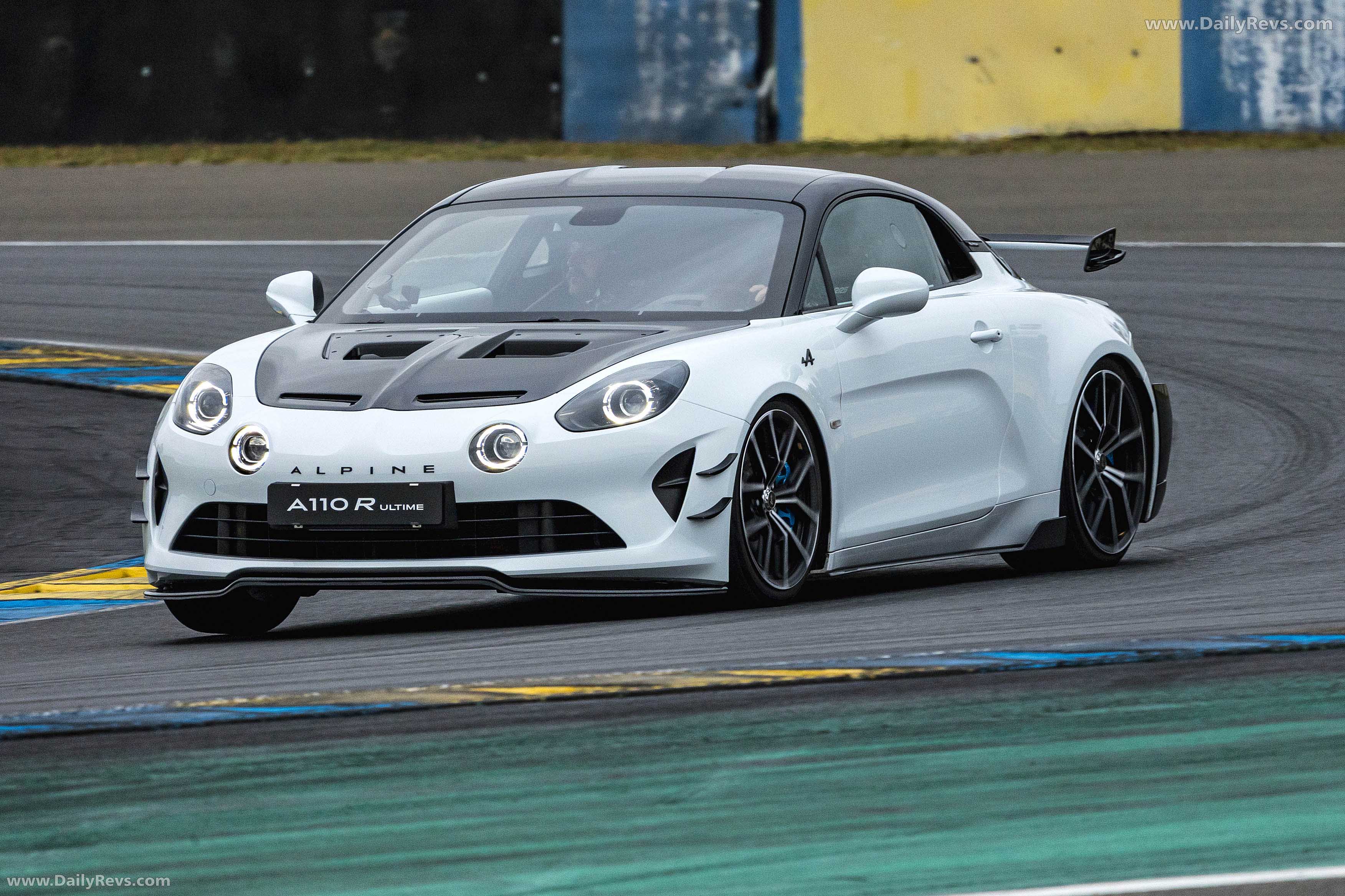 2026 Alpine A110 R Ultime Glacier White Front View