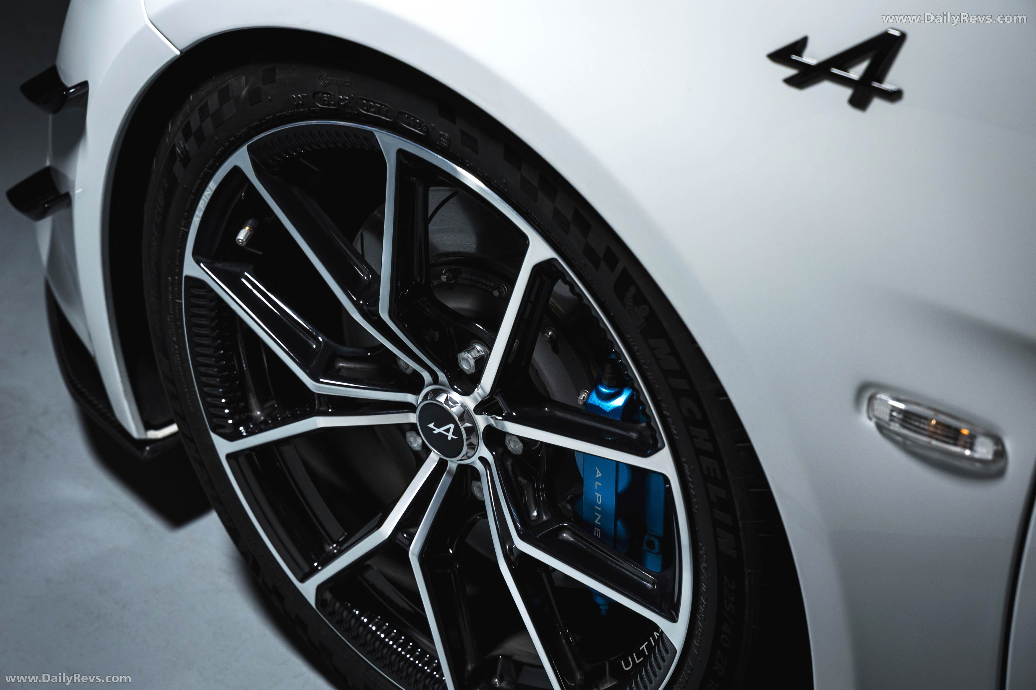2026 Alpine A110 R Ultime Glacier White Exterior