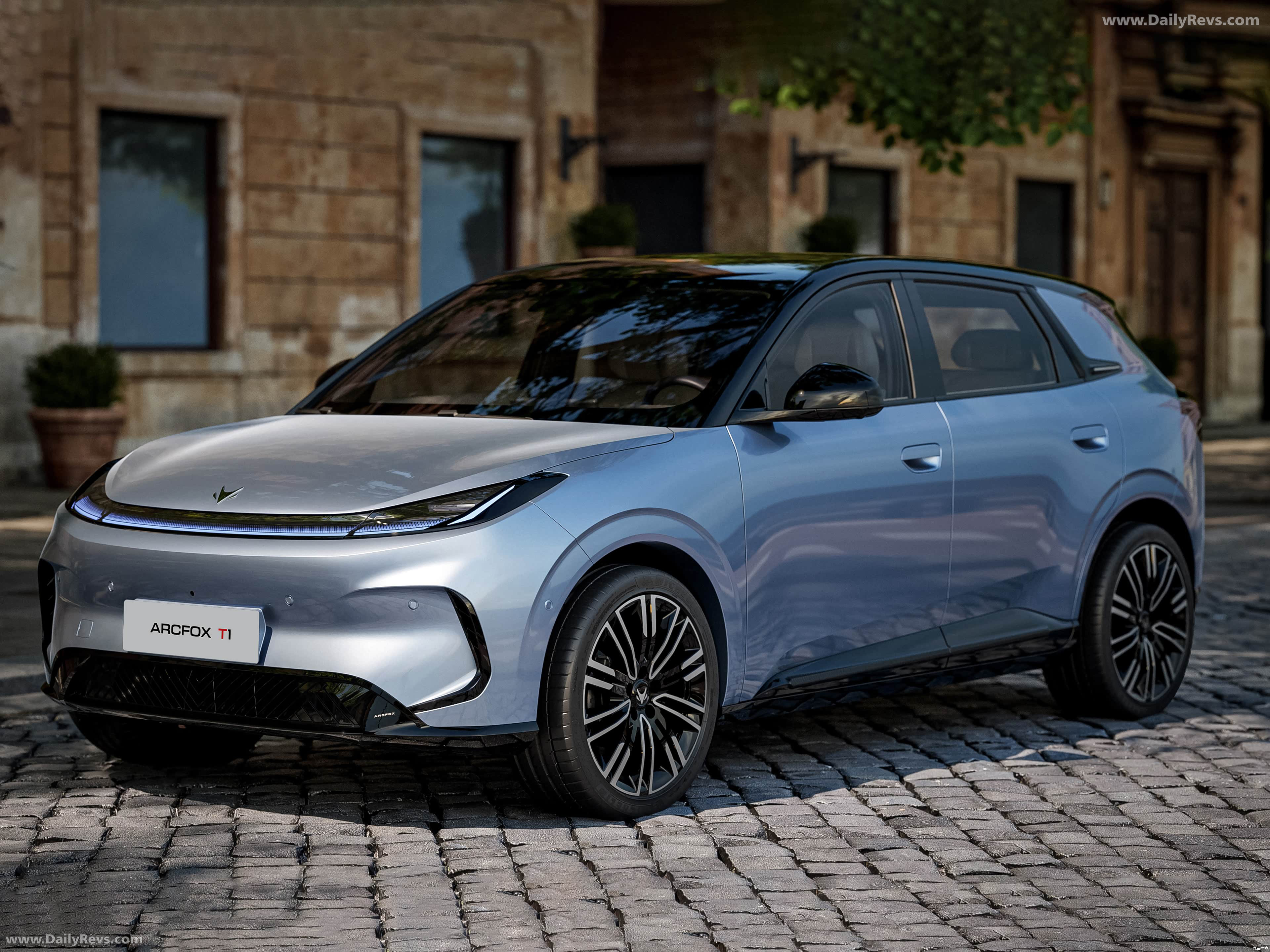 2025 Arcfox T1 Front View