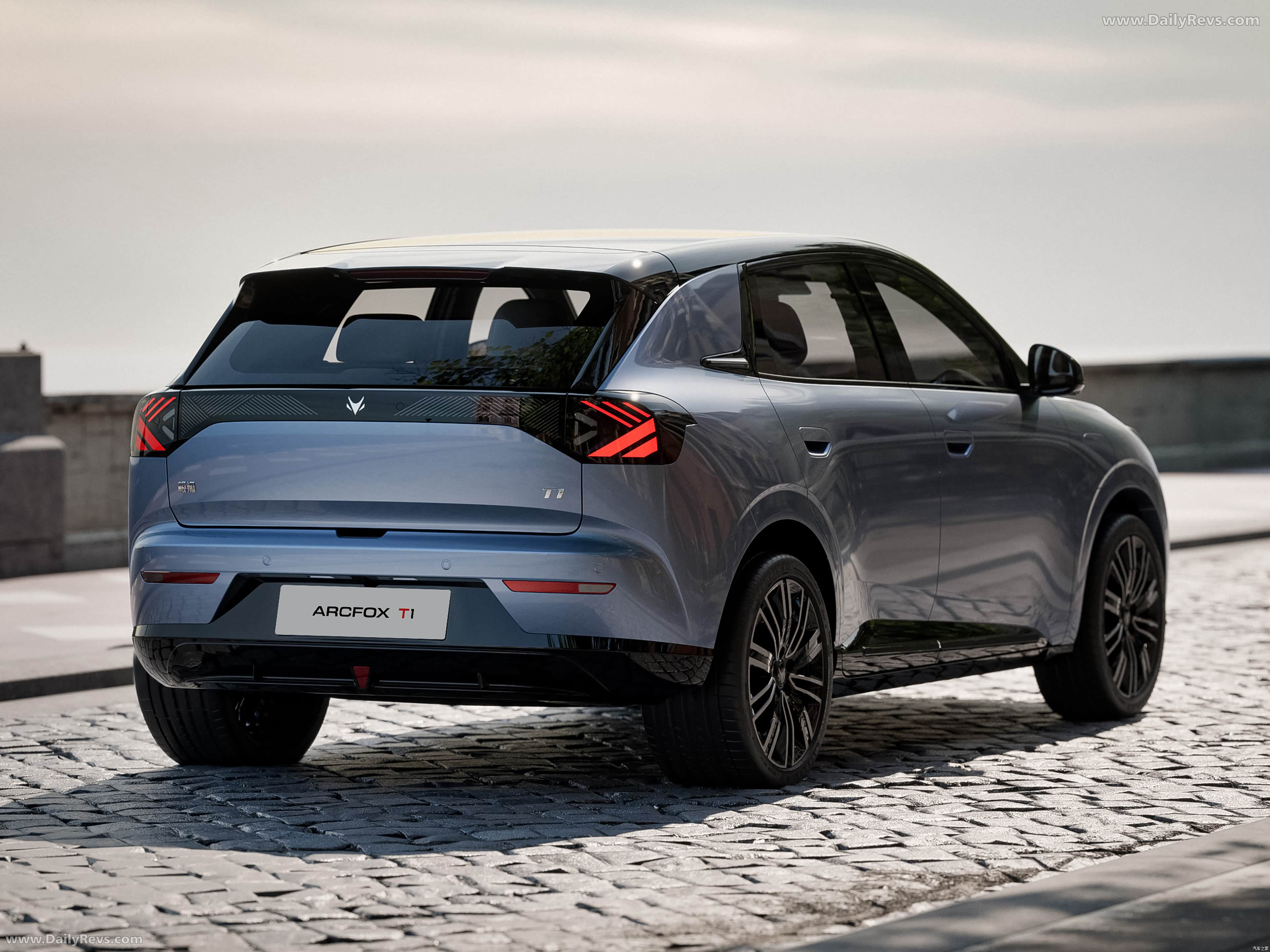2025 Arcfox T1 Rear View