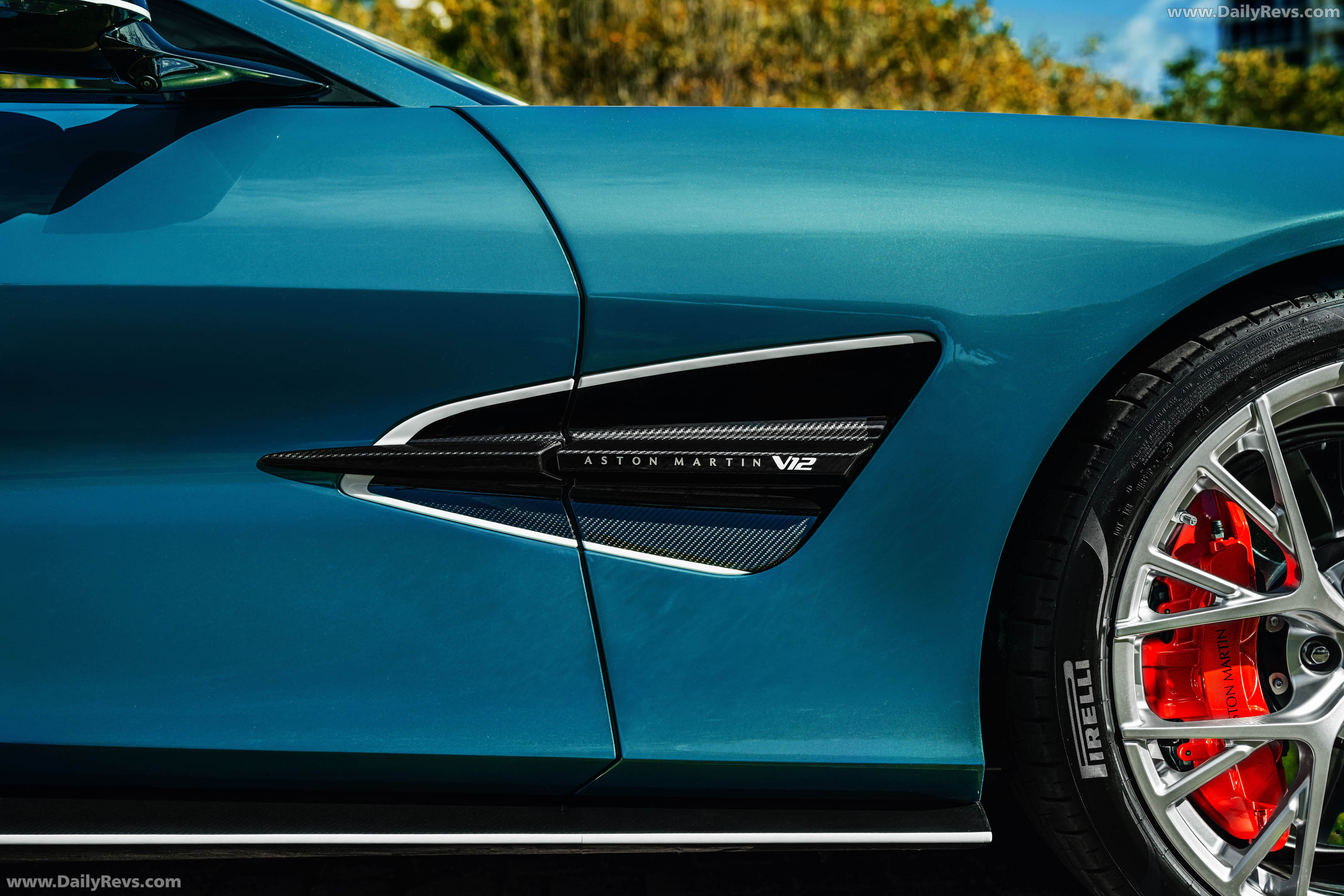 2026 Aston Martin Vanquish Volante Wave Edition Exterior