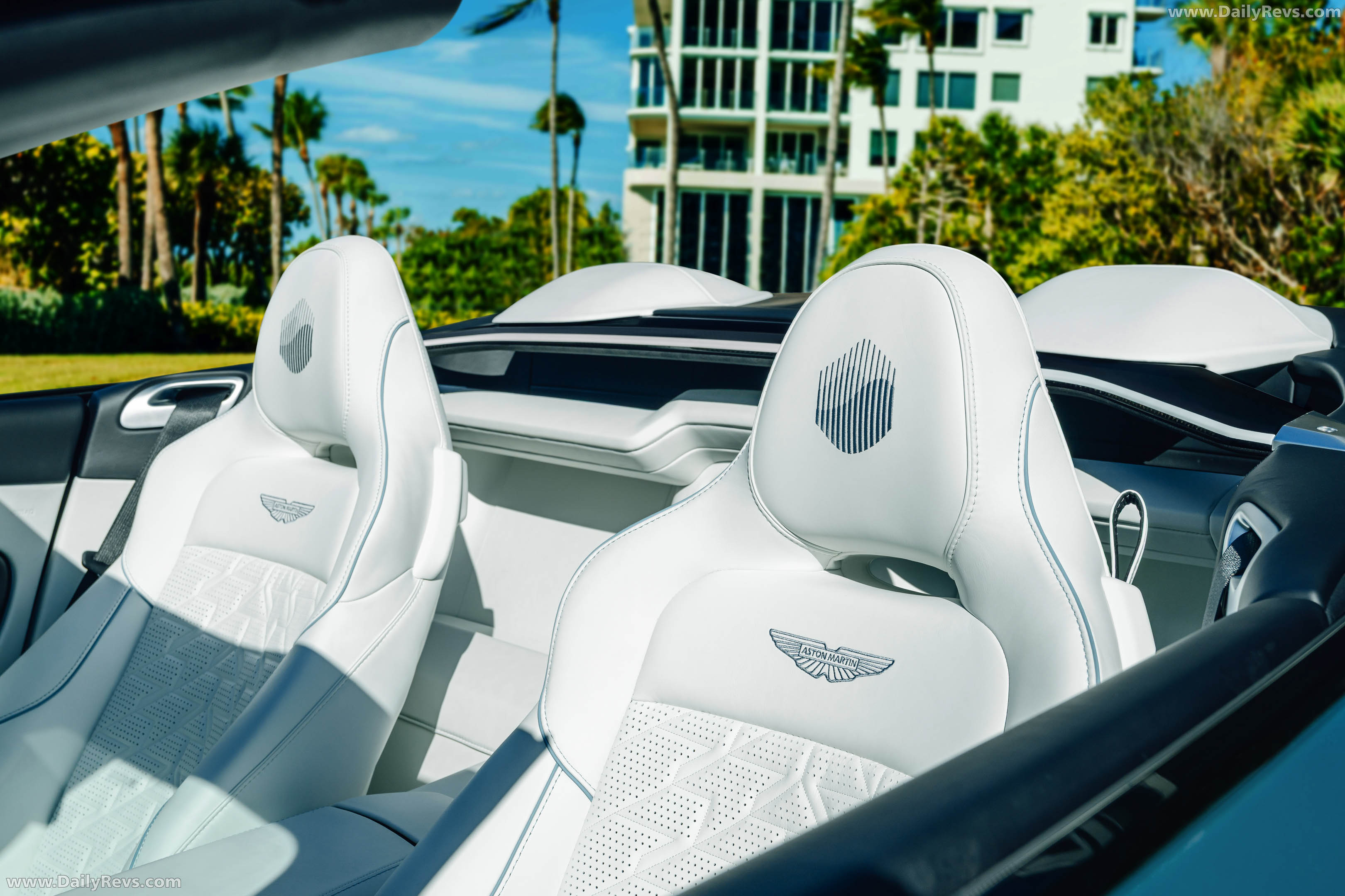 2026 Aston Martin Vanquish Volante Wave Edition Interior