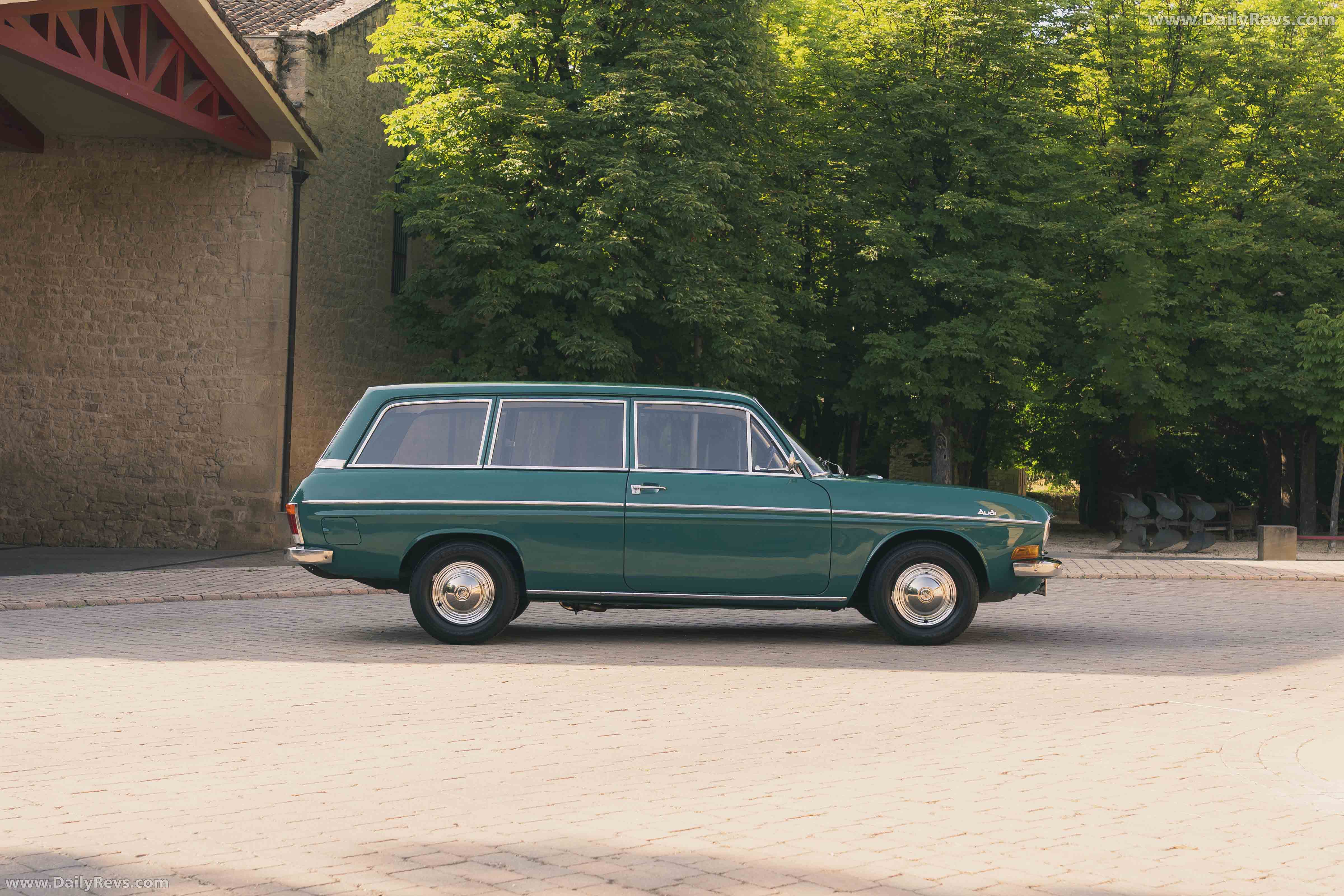 1968 Audi 80 Variant Side View