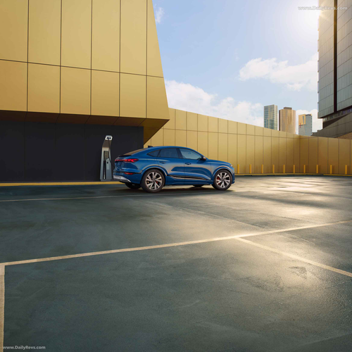 2025 Audi SQ6 Sportback e-tron AU516 US Version Side View