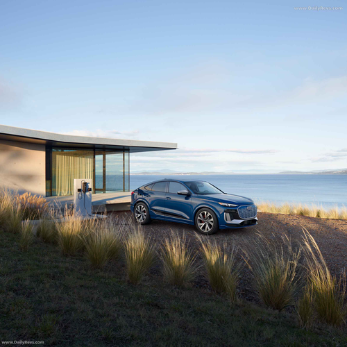 2025 Audi SQ6 Sportback e-tron AU516 US Version Front View