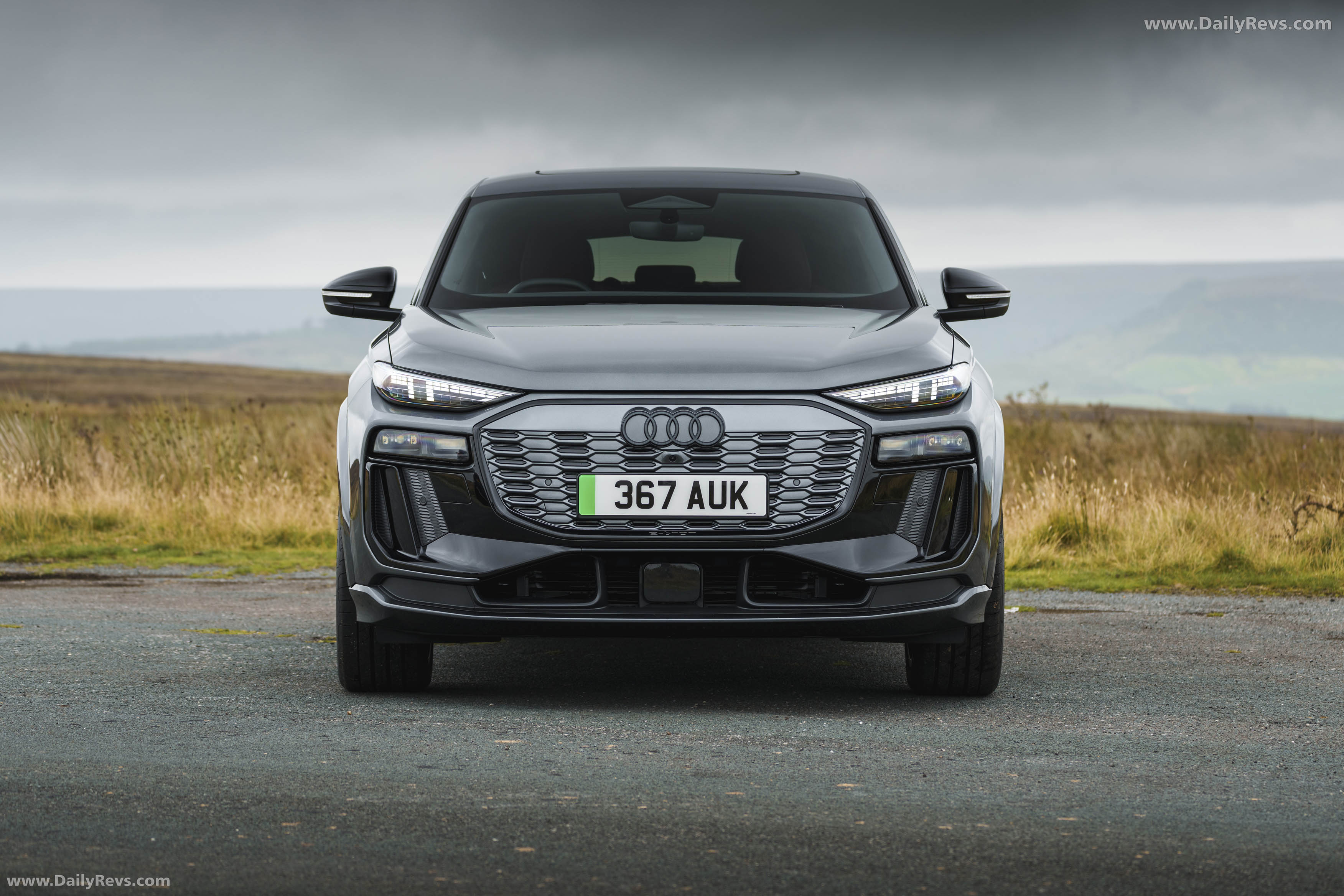 2025 Audi SQ6 Sportback e-tron AU516 UK Version Front View