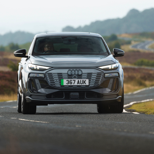 2025 Audi SQ6 Sportback e-tron AU516 UK Version Front View