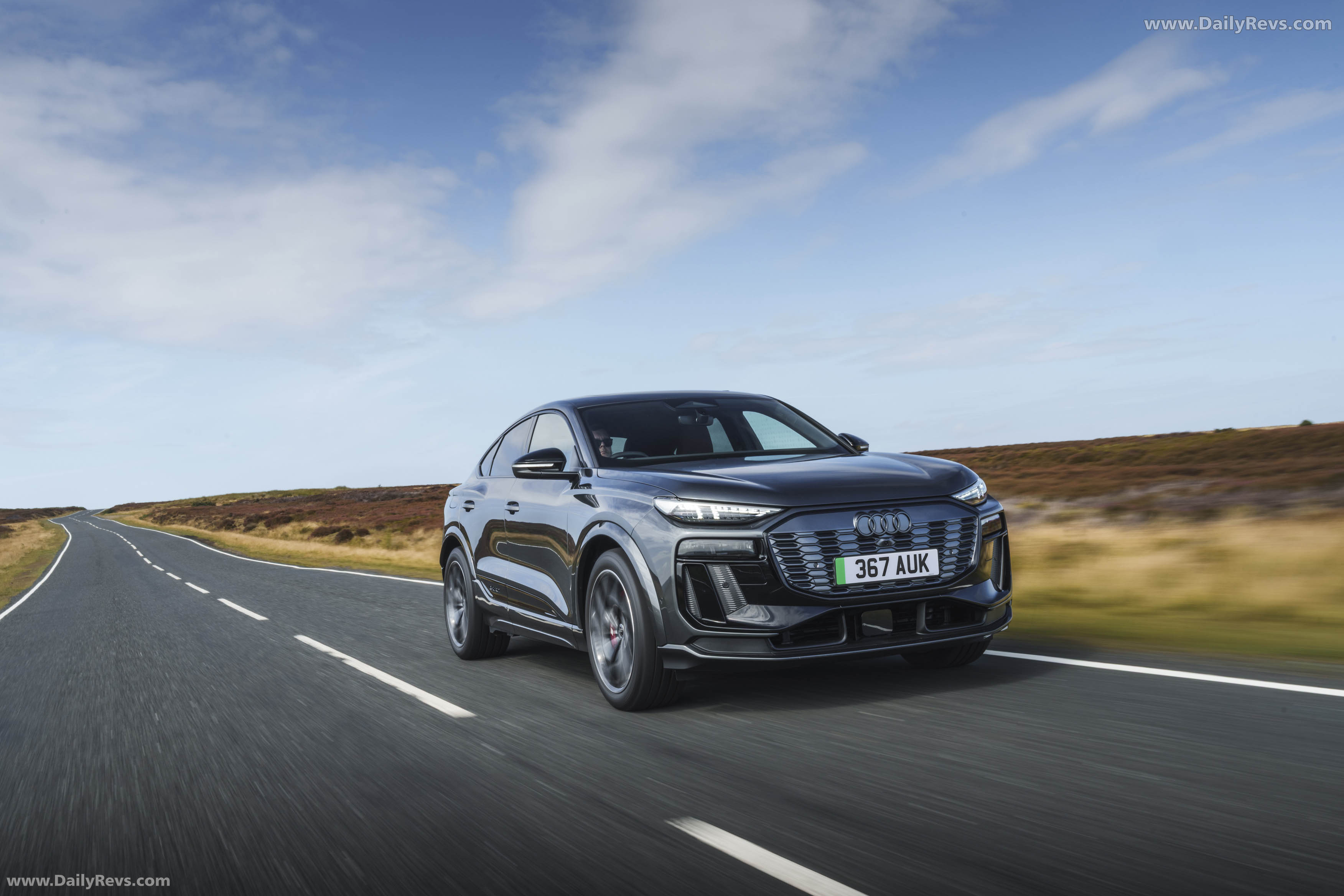 2025 Audi SQ6 Sportback e-tron AU516 UK Version Front View