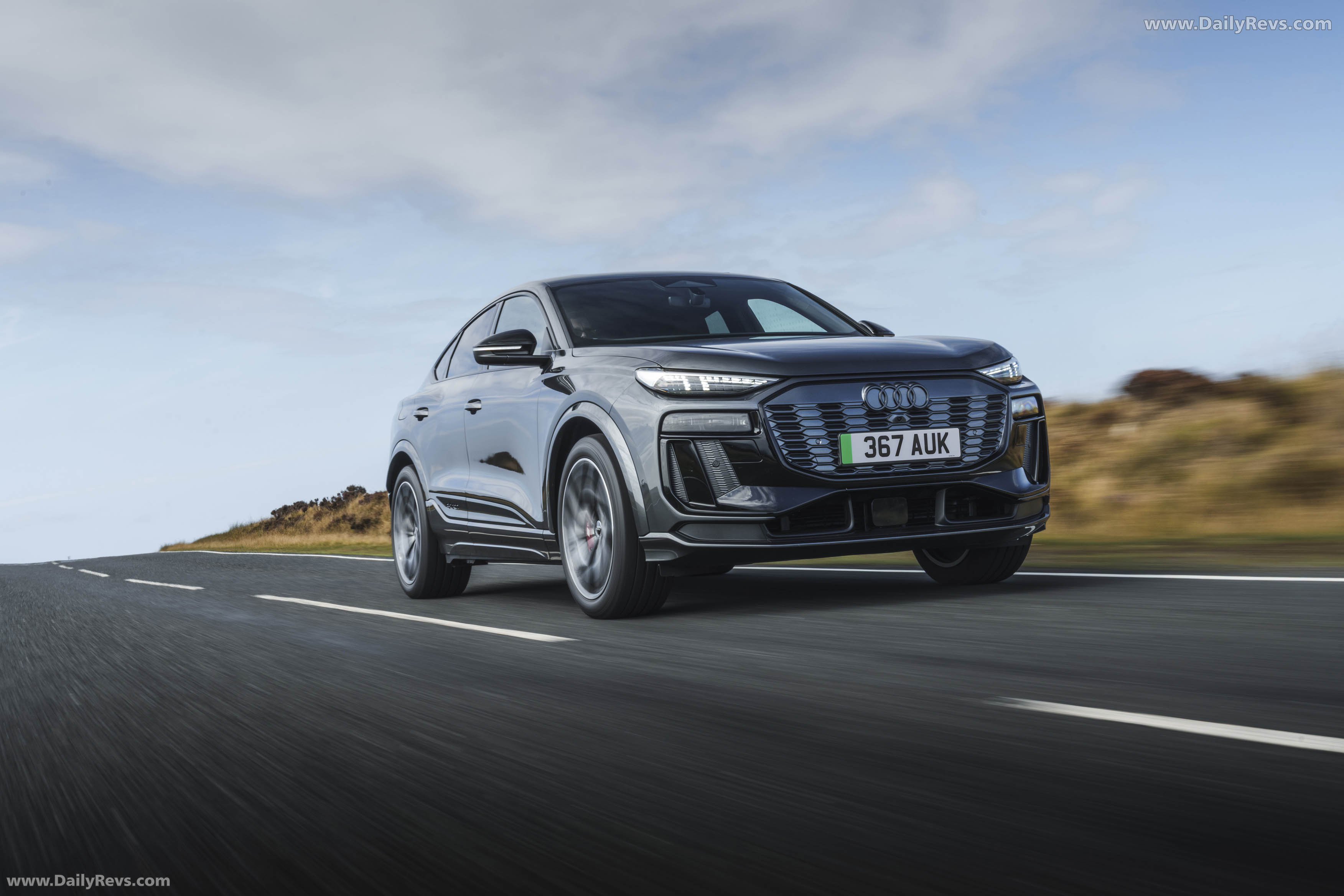 2025 Audi SQ6 Sportback e-tron AU516 UK Version Front View