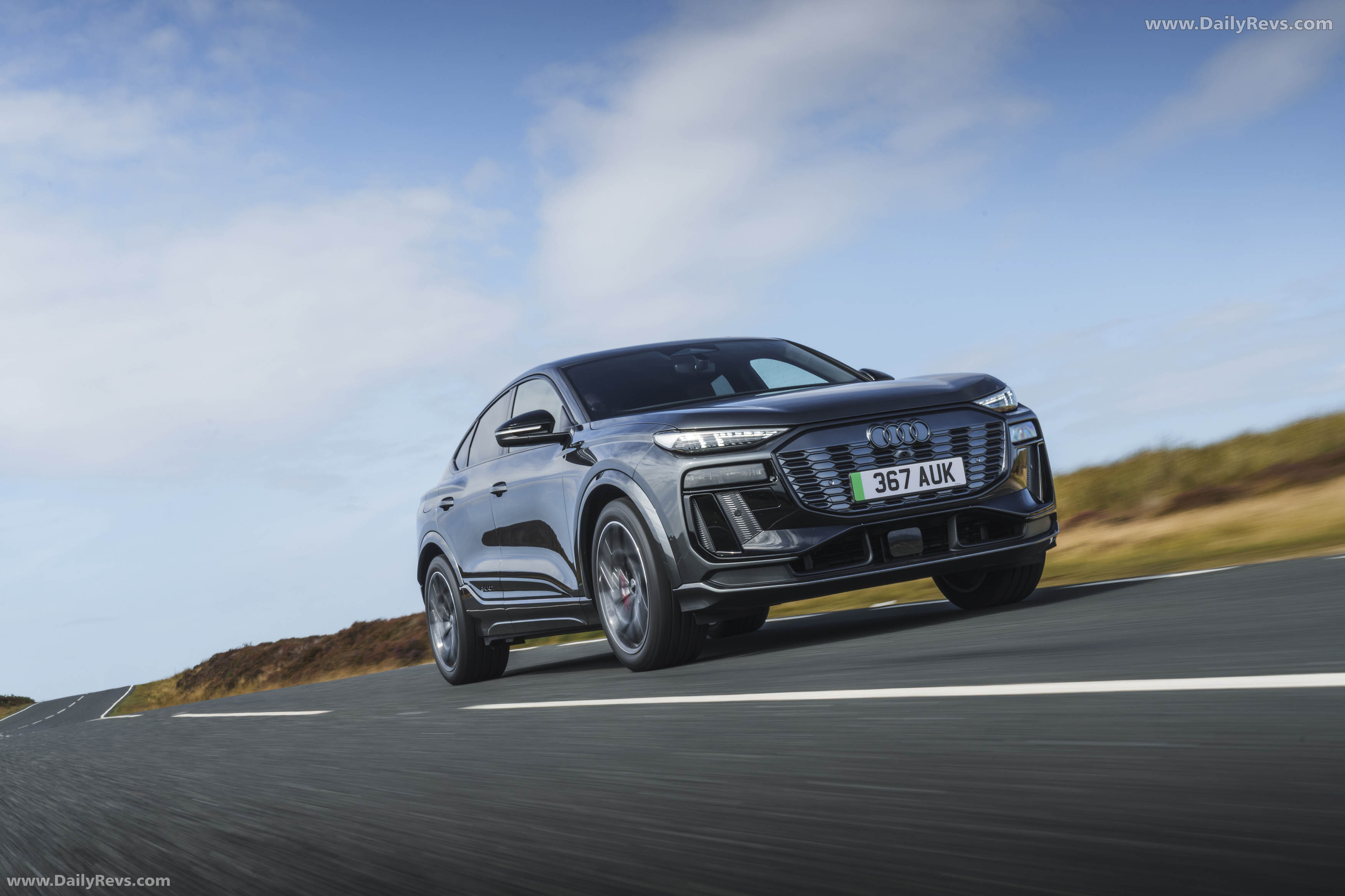 2025 Audi SQ6 Sportback e-tron AU516 UK Version Front View
