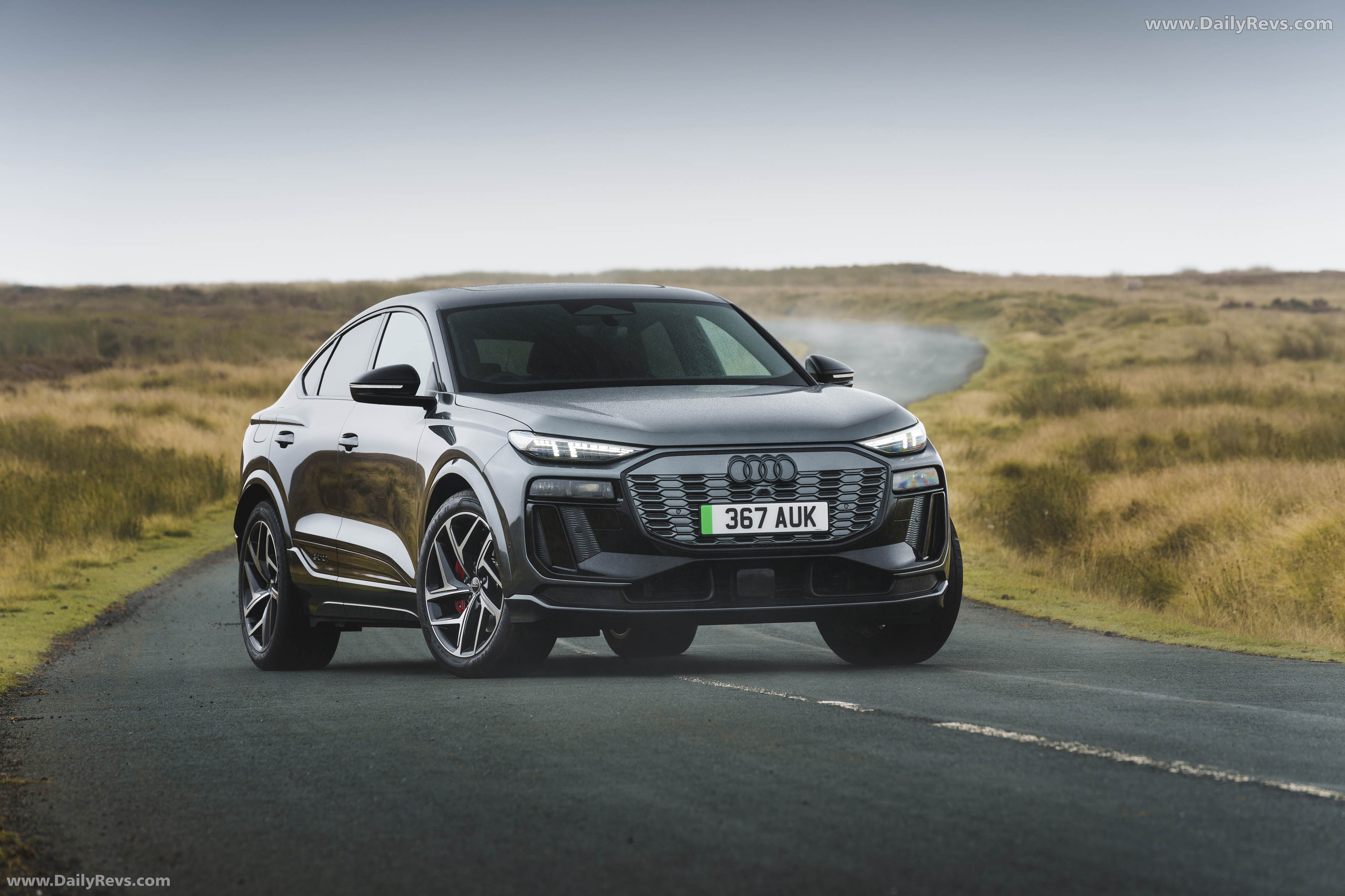 2025 Audi SQ6 Sportback e-tron AU516 UK Version Front View