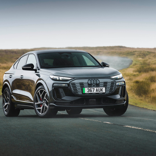 2025 Audi SQ6 Sportback e-tron AU516 UK Version Front View