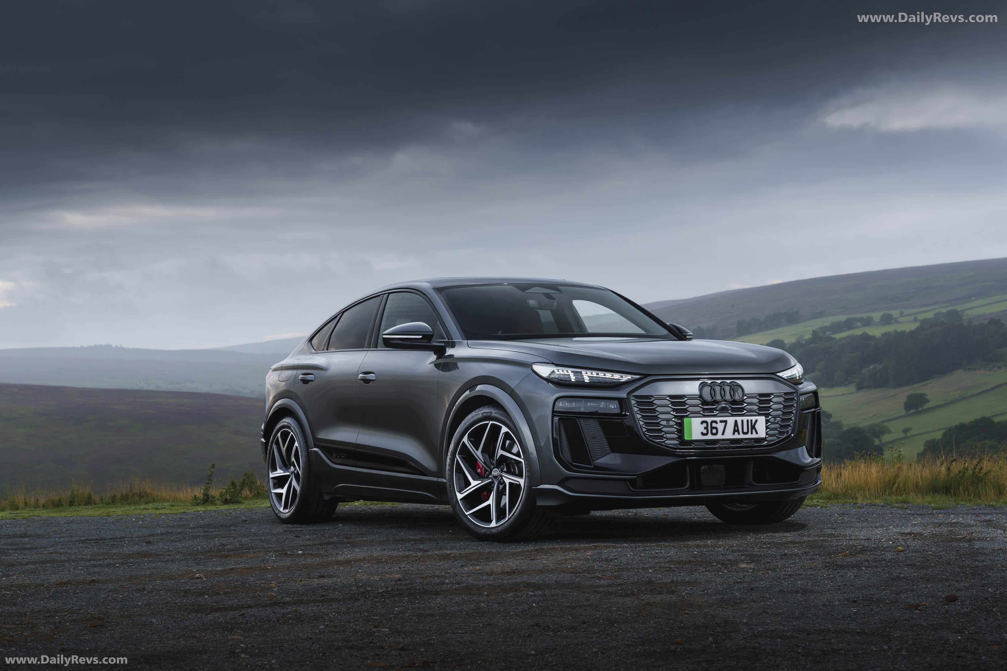 2025 Audi SQ6 Sportback e-tron AU516 UK Version Front View