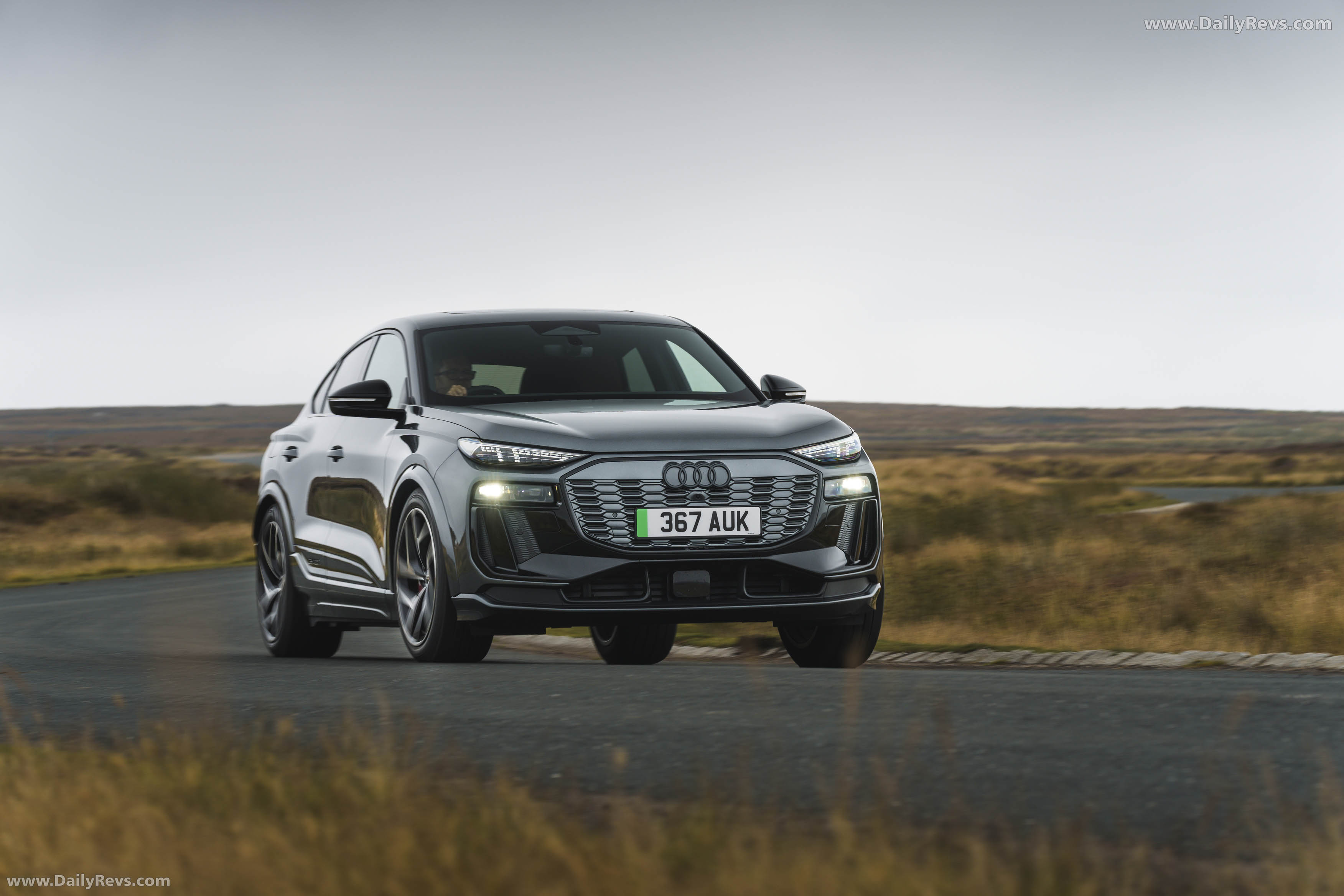 2025 Audi SQ6 Sportback e-tron AU516 UK Version Front View