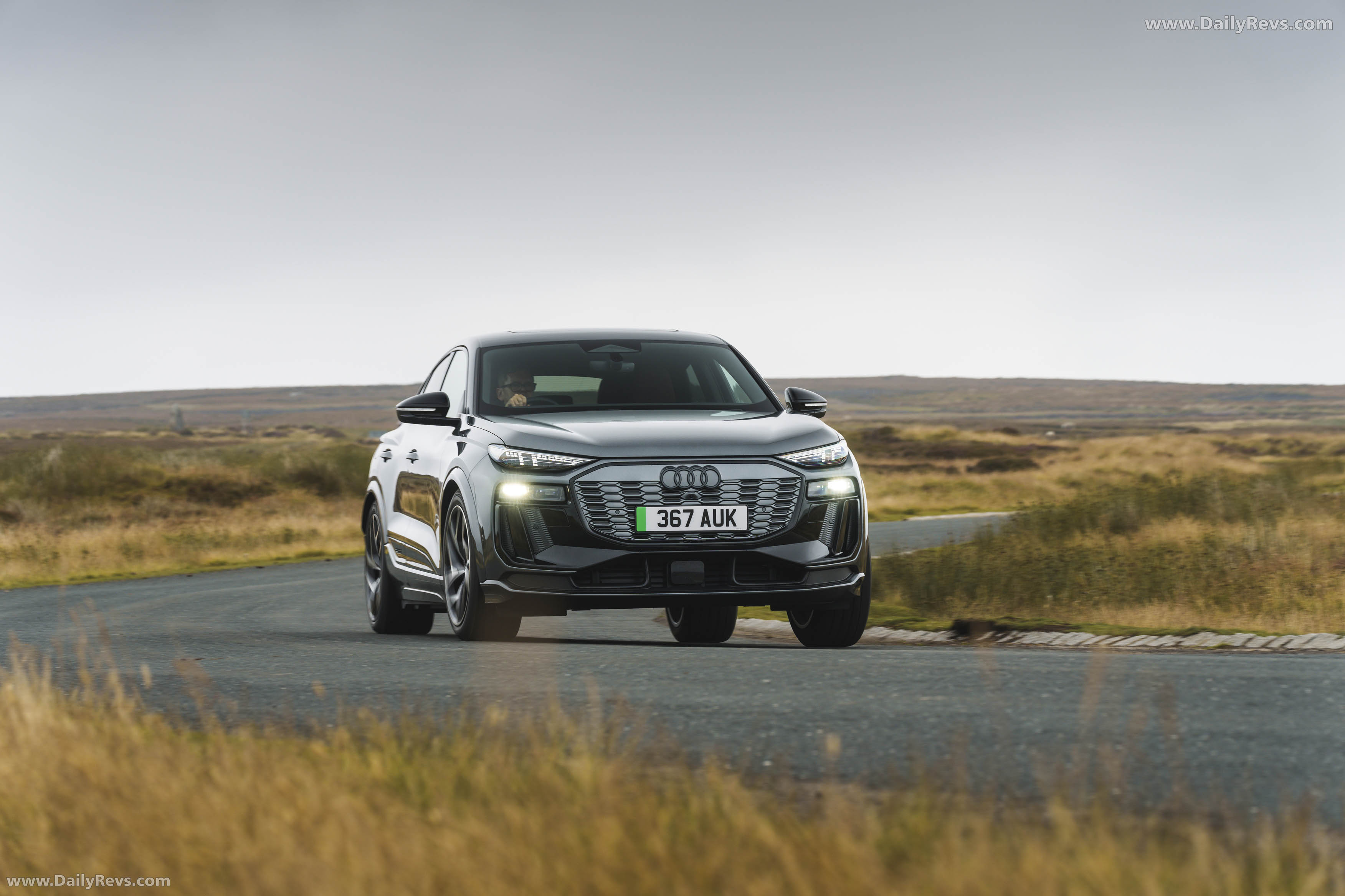 2025 Audi SQ6 Sportback e-tron AU516 UK Version Front View