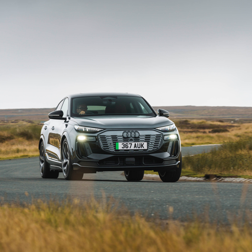 2025 Audi SQ6 Sportback e-tron AU516 UK Version Front View