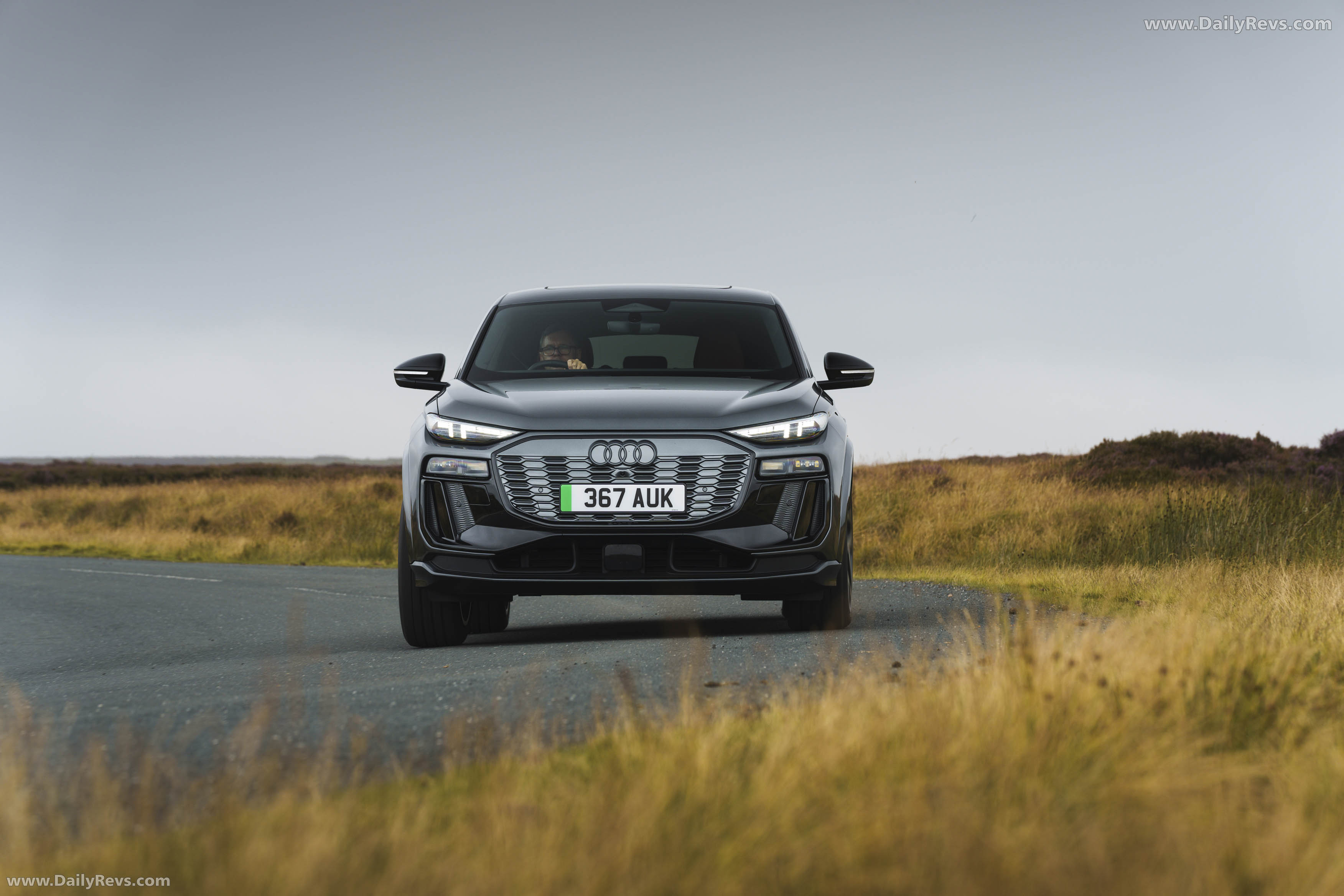 2025 Audi SQ6 Sportback e-tron AU516 UK Version Front View