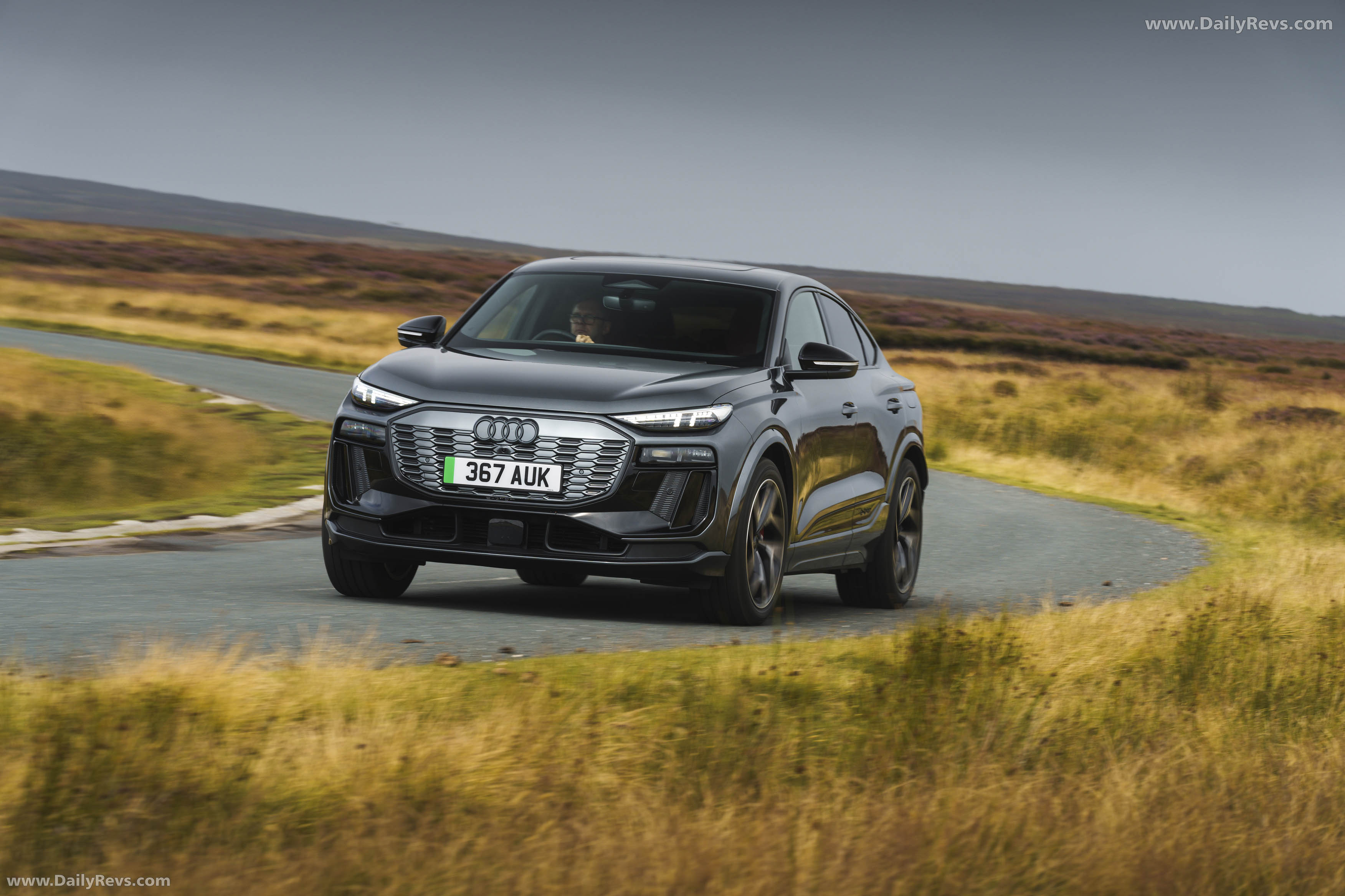 2025 Audi SQ6 Sportback e-tron AU516 UK Version Front View
