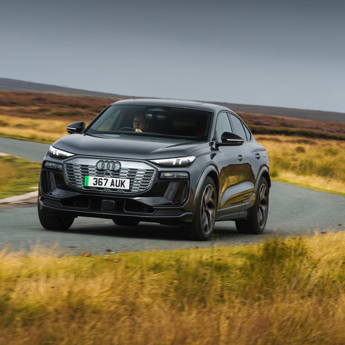 2025 Audi SQ6 Sportback e-tron AU516 UK Version Front View