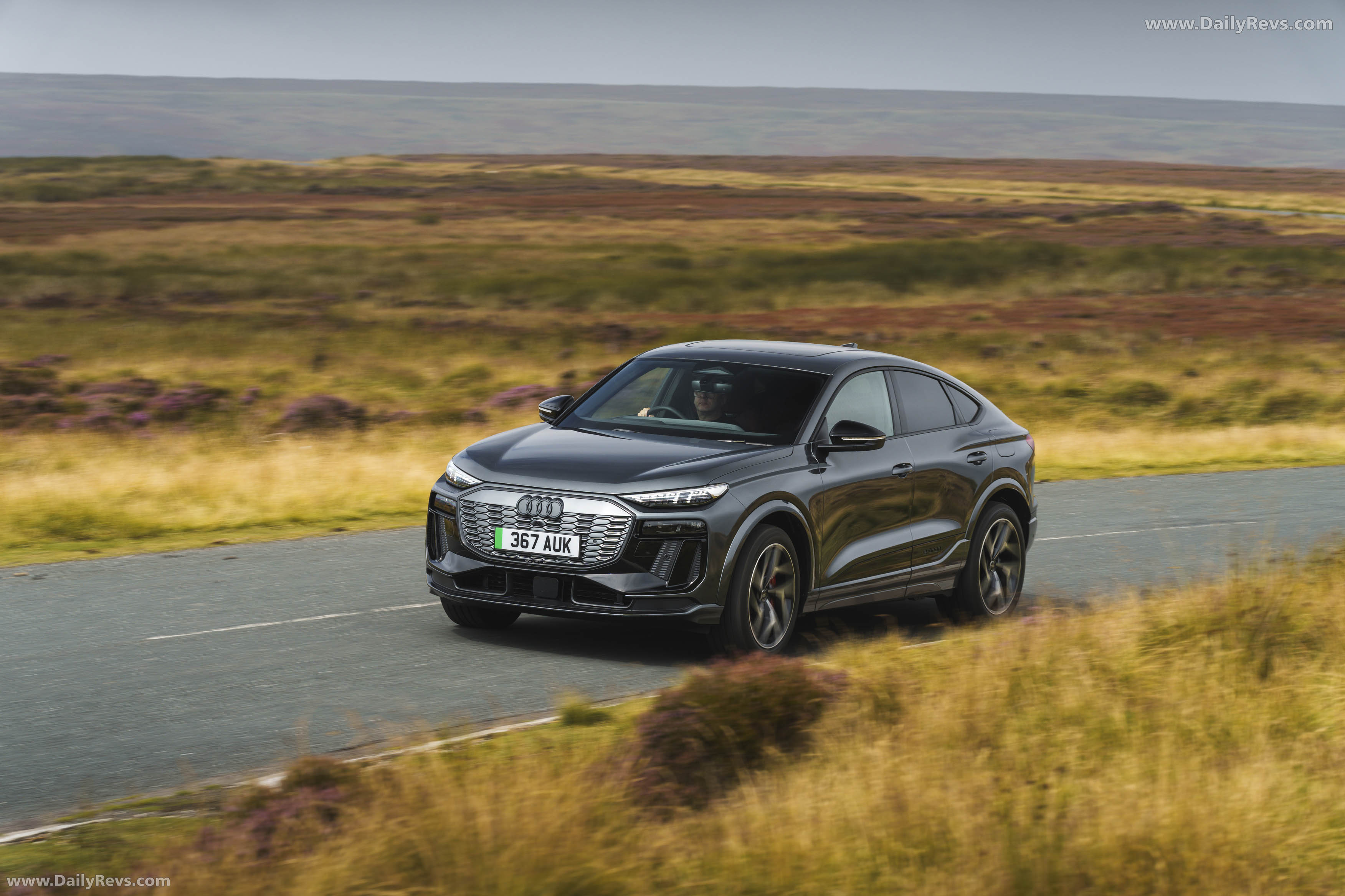 2025 Audi SQ6 Sportback e-tron AU516 UK Version Front View
