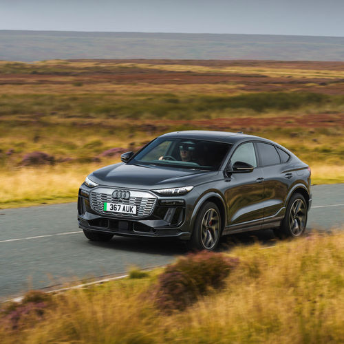 2025 Audi SQ6 Sportback e-tron AU516 UK Version Front View