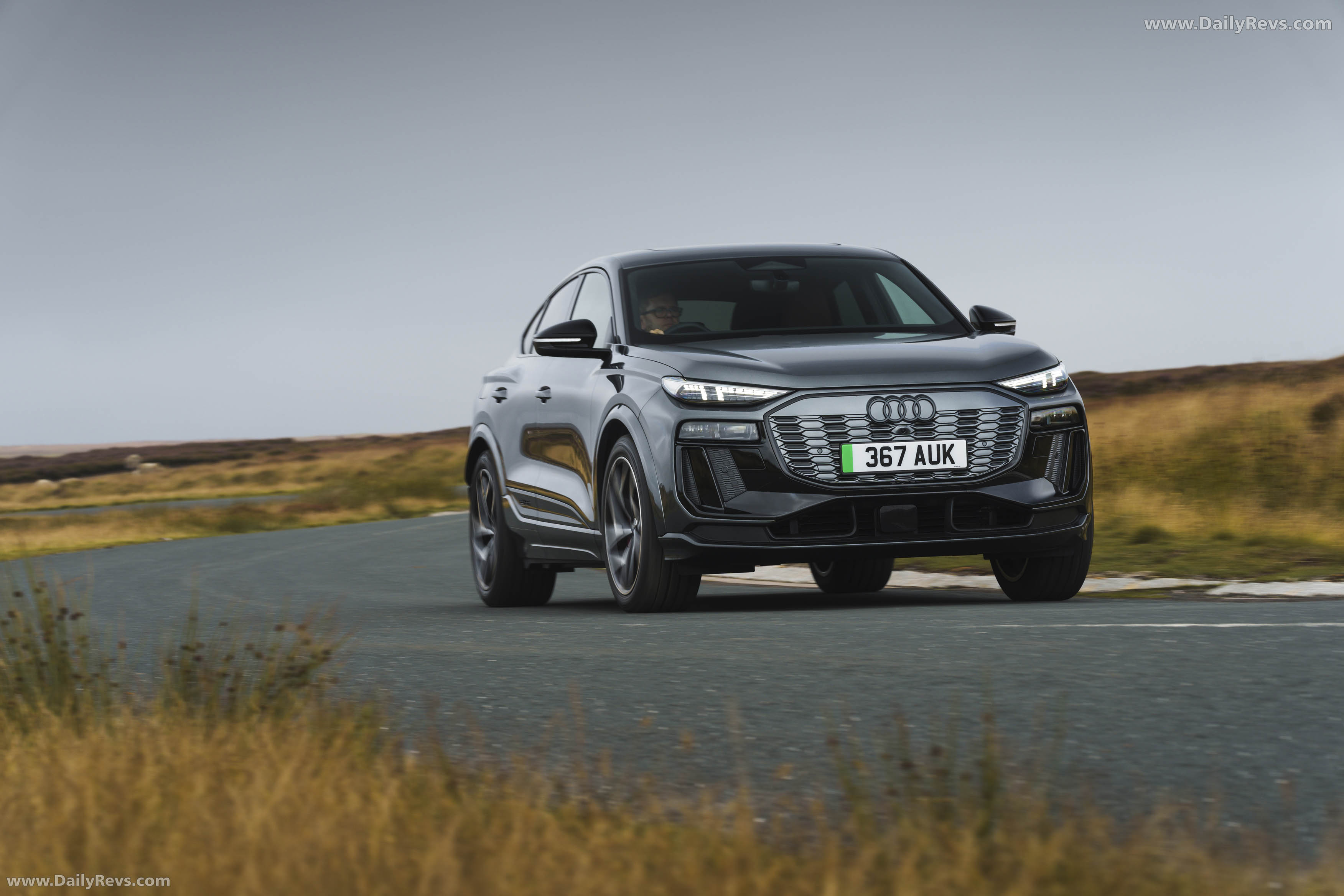 2025 Audi SQ6 Sportback e-tron AU516 UK Version Front View