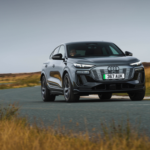 2025 Audi SQ6 Sportback e-tron AU516 UK Version Front View