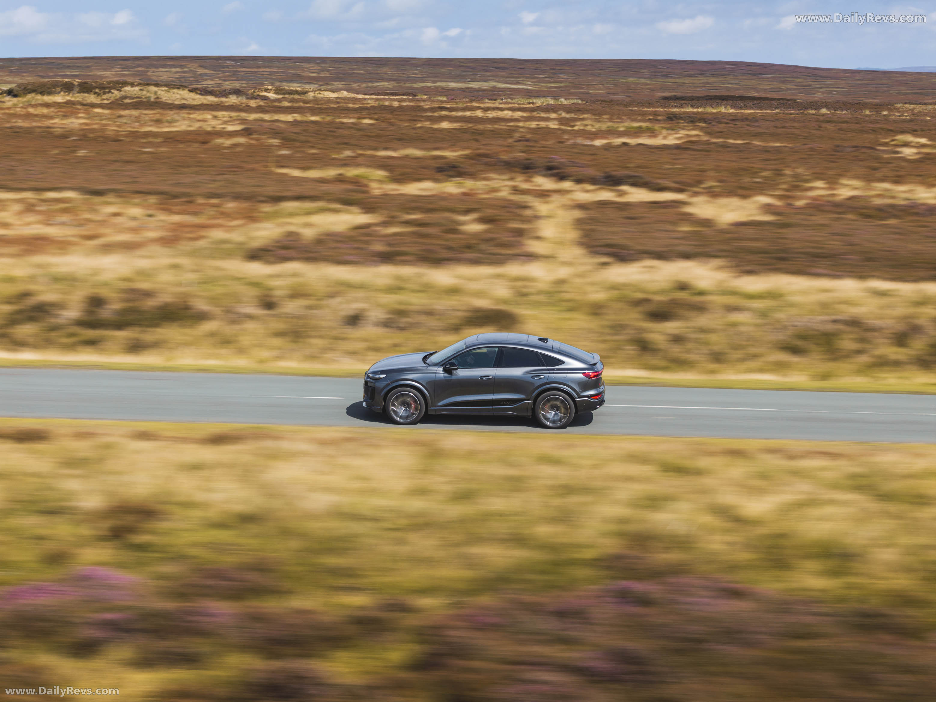 2025 Audi SQ6 Sportback e-tron AU516 UK Version Top View