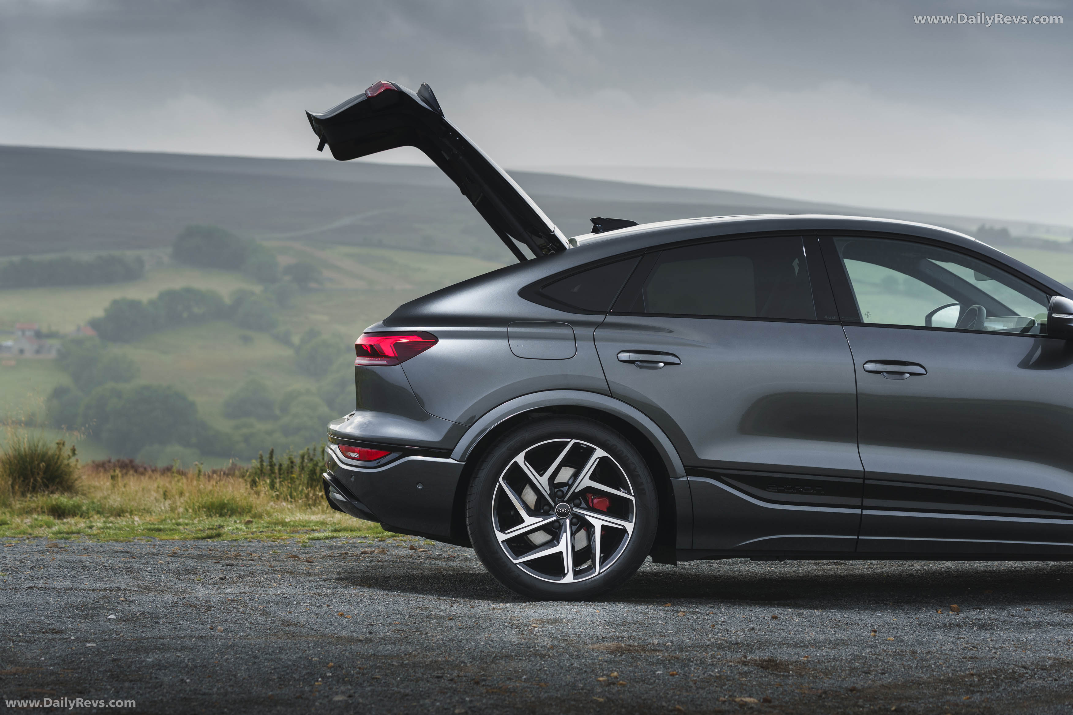 2025 Audi SQ6 Sportback e-tron AU516 UK Version Exterior