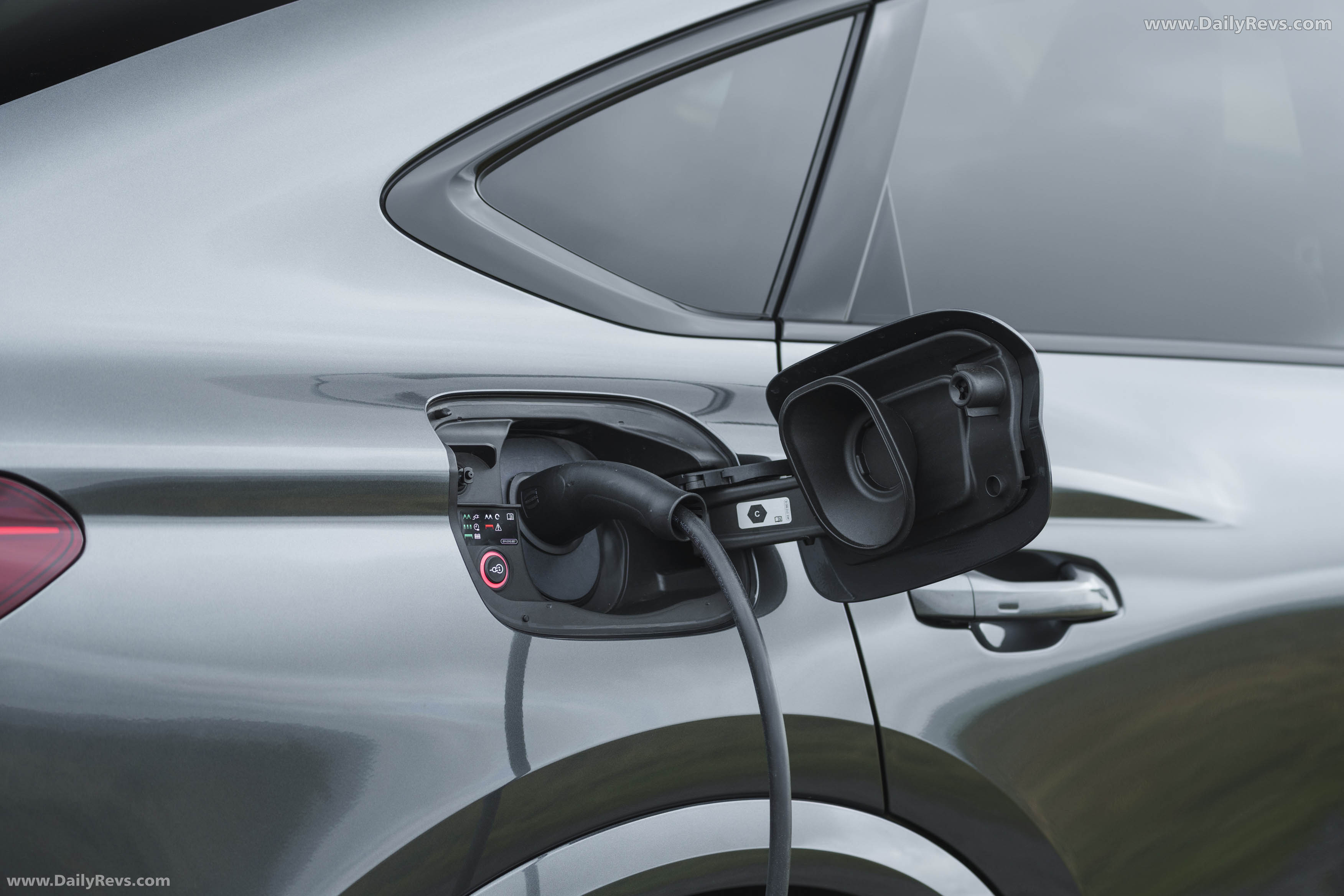 2025 Audi SQ6 Sportback e-tron AU516 UK Version Exterior