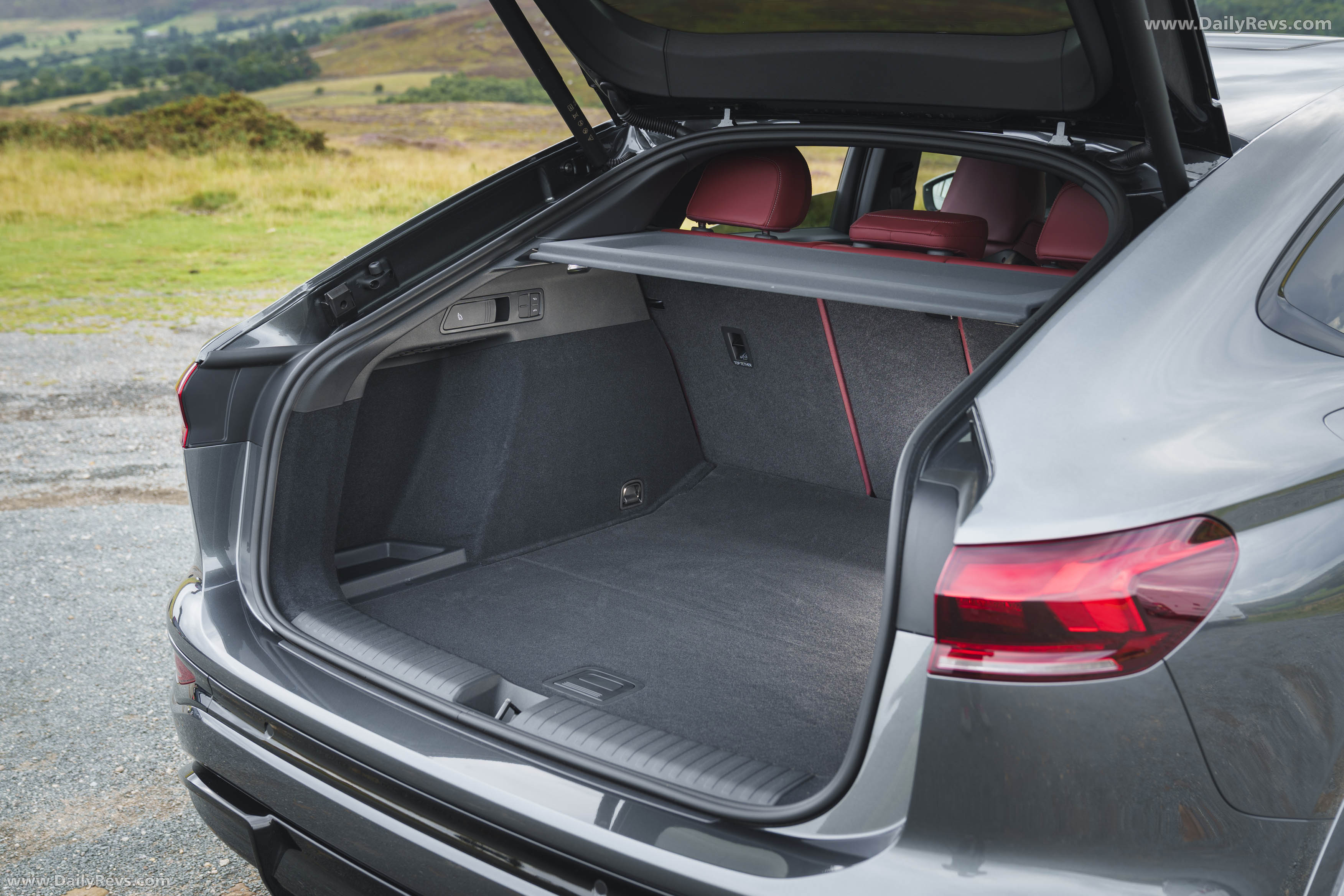 2025 Audi SQ6 Sportback e-tron AU516 UK Version Interior