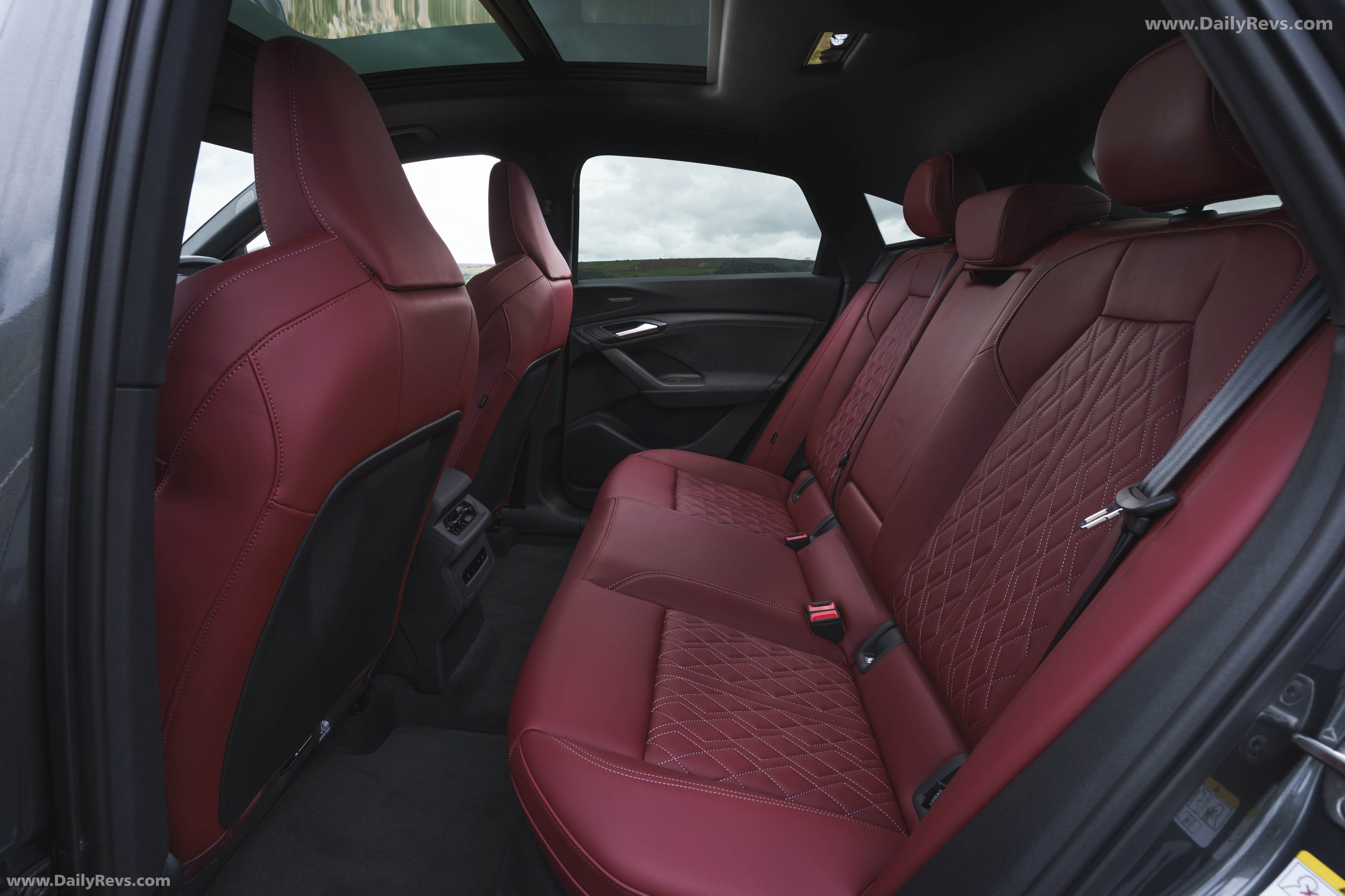 2025 Audi SQ6 Sportback e-tron AU516 UK Version Interior