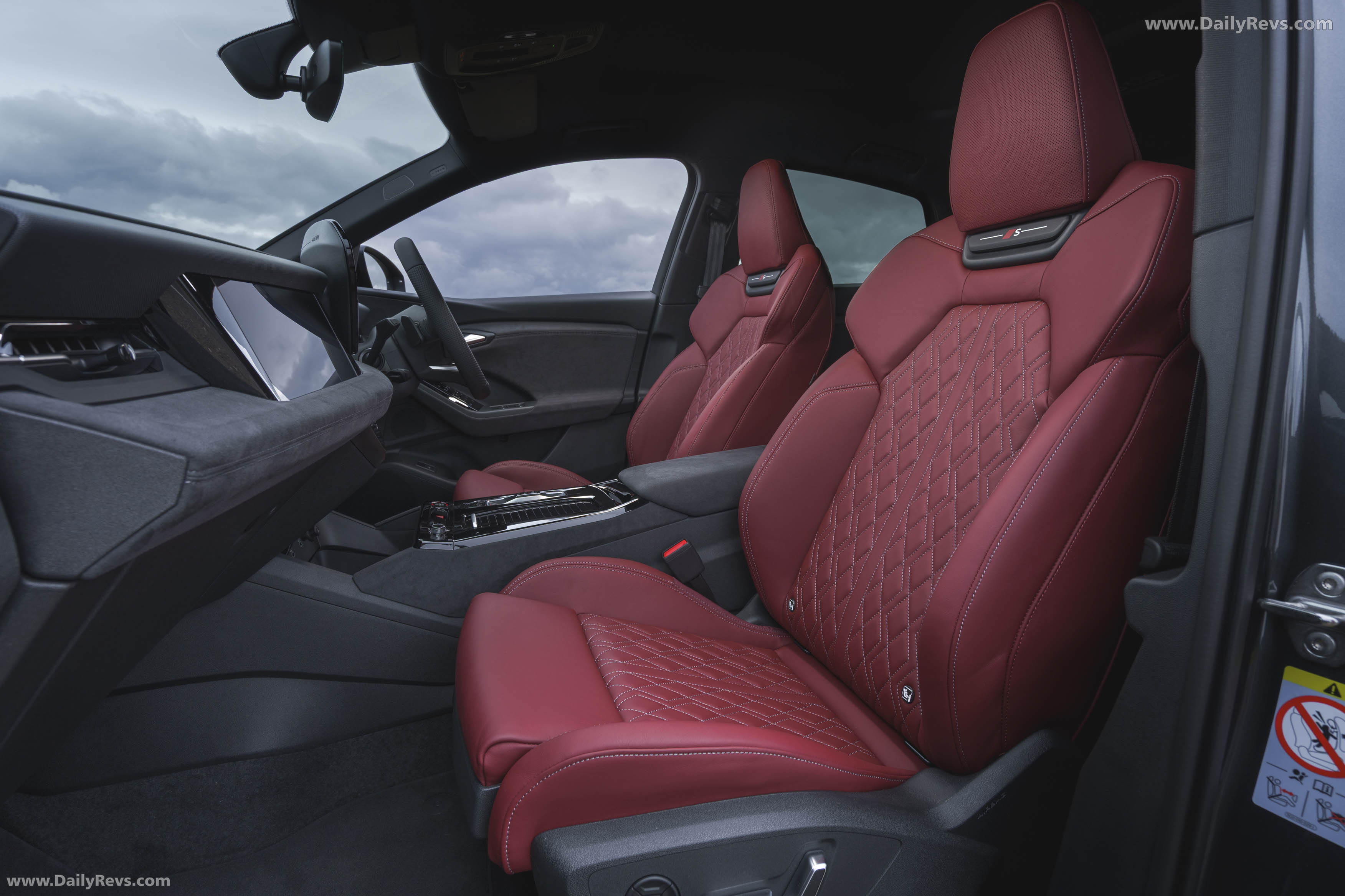 2025 Audi SQ6 Sportback e-tron AU516 UK Version Interior