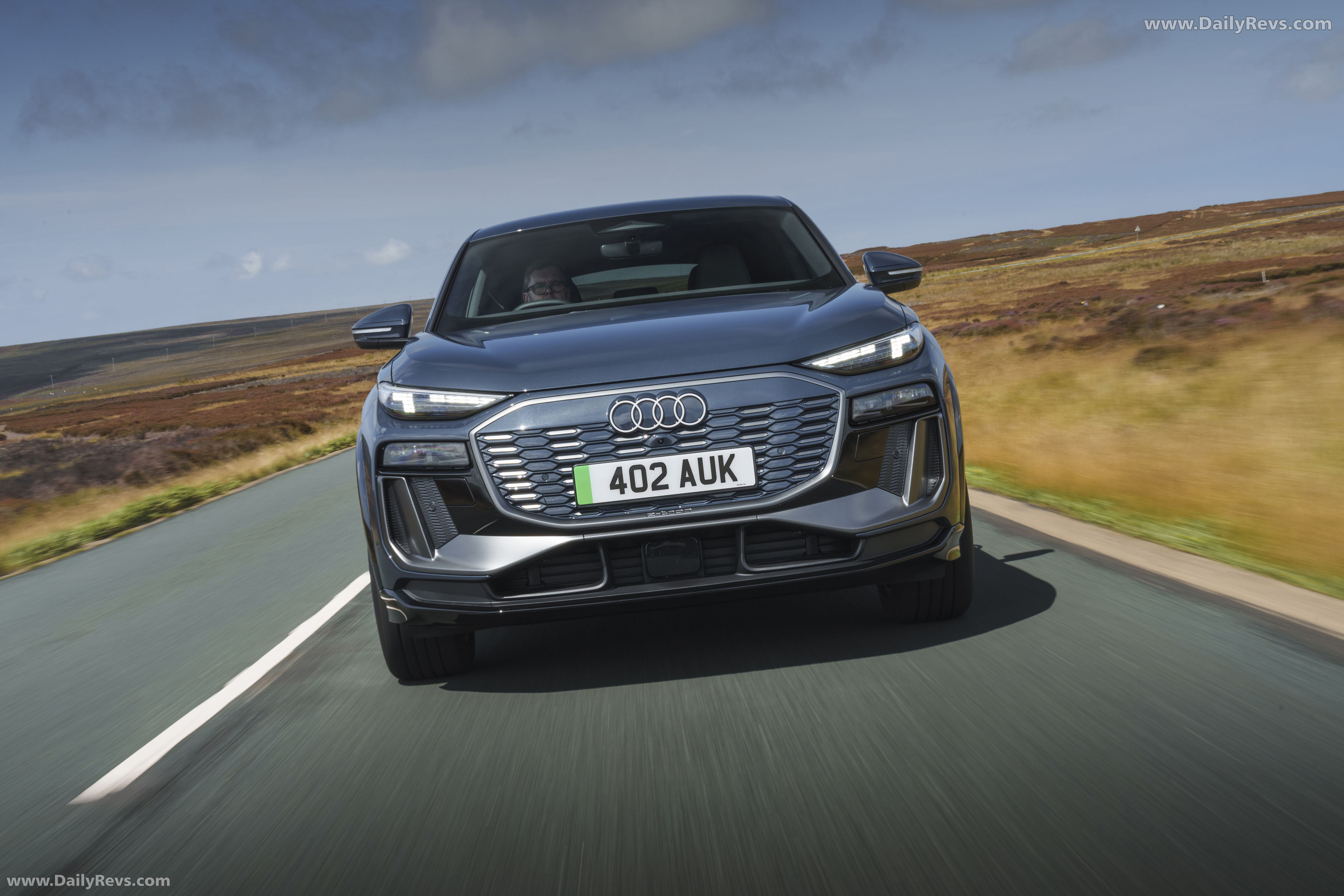 2025 Audi Q6 Sportback e-tron S-Line AU516 Front View