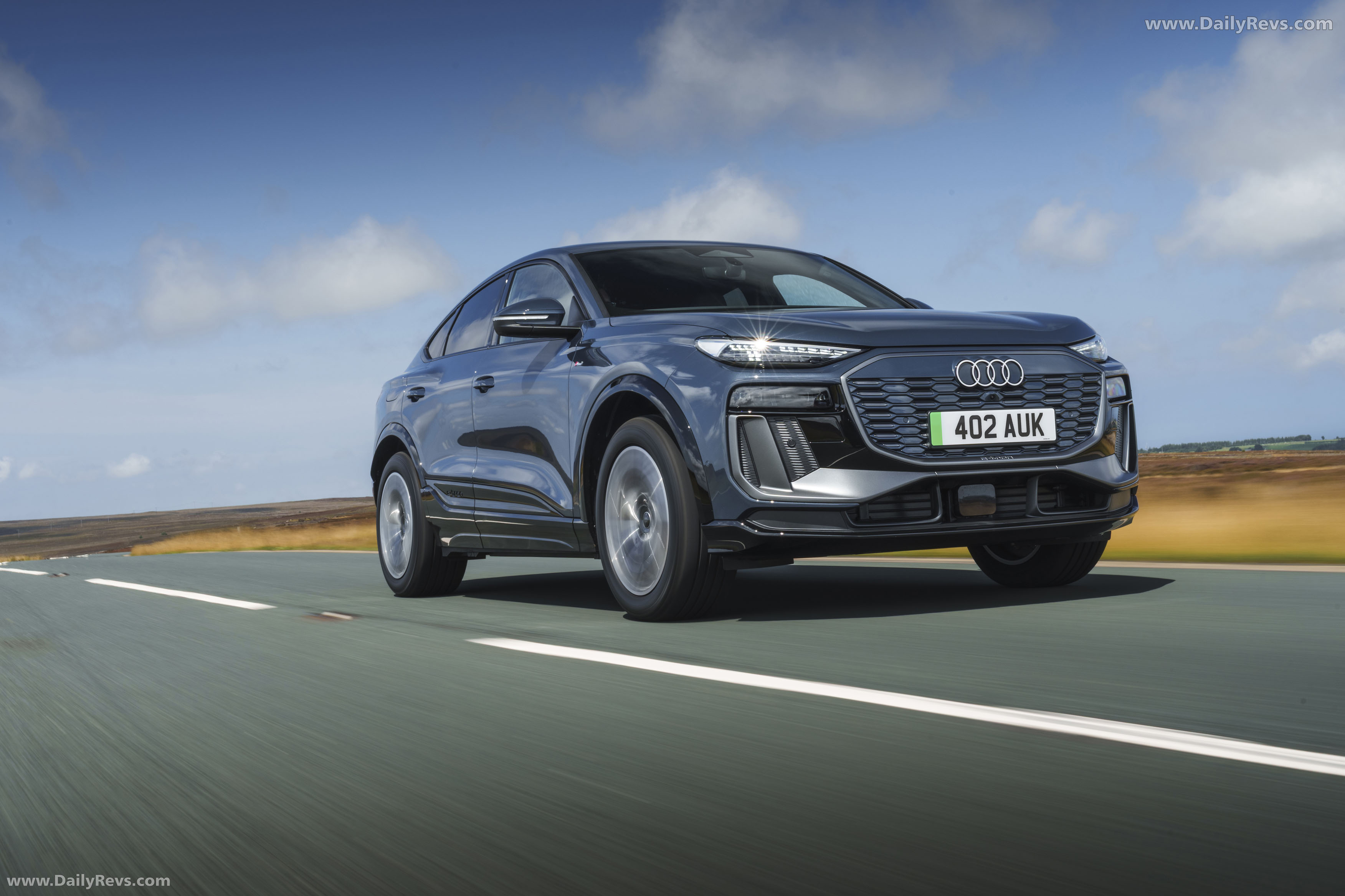 2025 Audi Q6 Sportback e-tron S-Line AU516 Front View